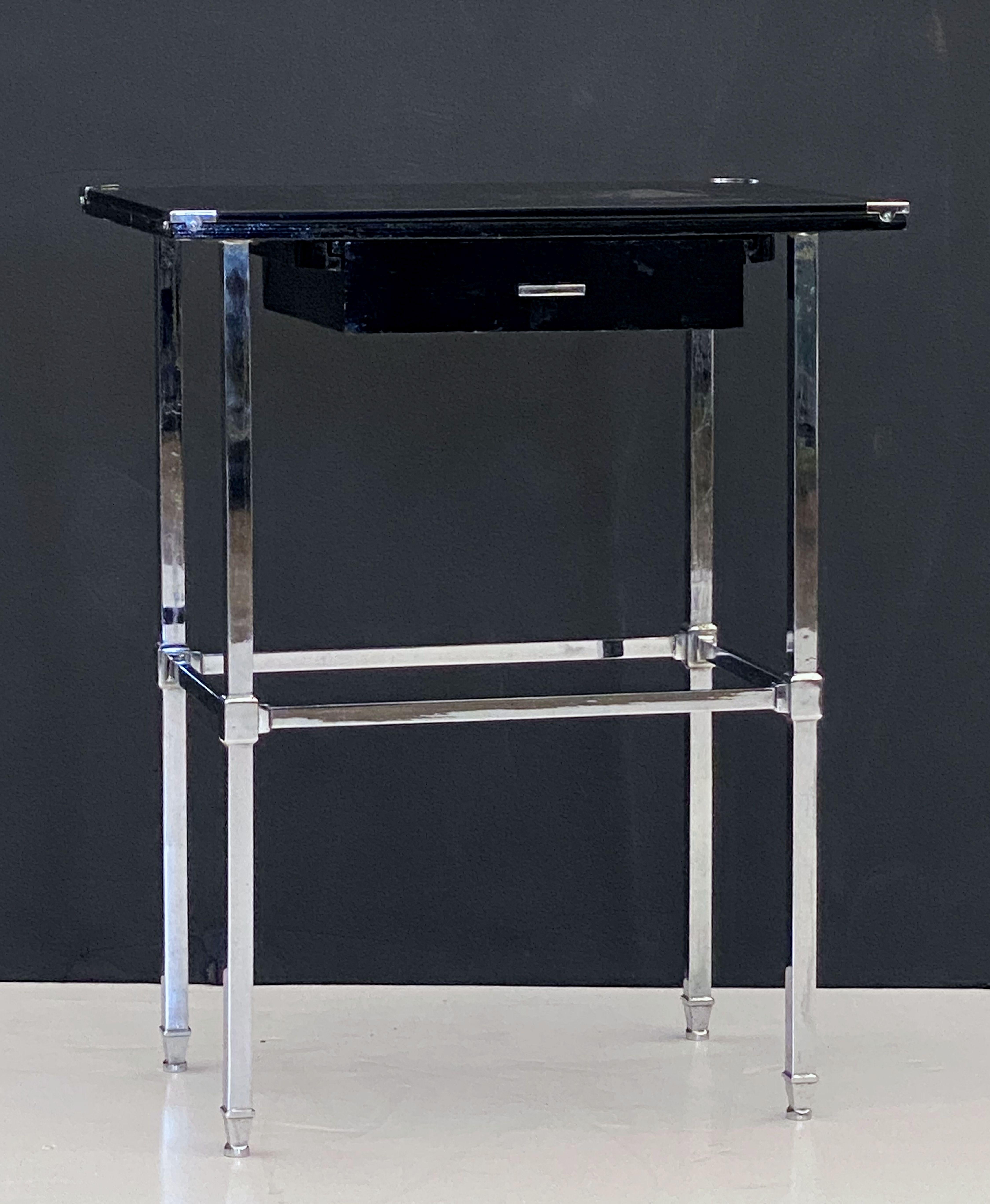 Table d'appoint Art Déco en noir et chrome avec tiroir d'Angleterre en vente 1