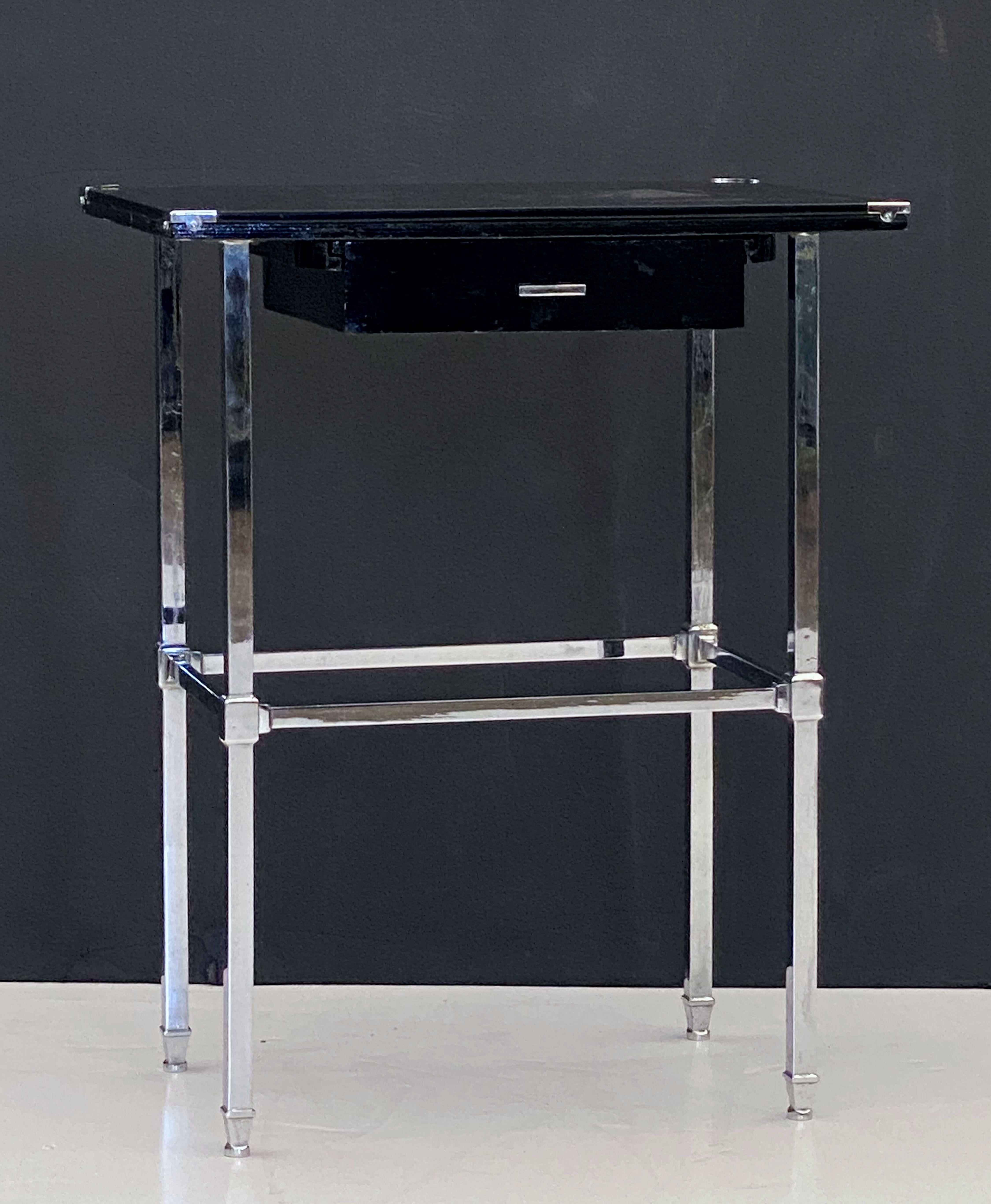 Art Deco Beistelltisch aus Schwarz und Chrom mit Schublade aus England im Angebot 1