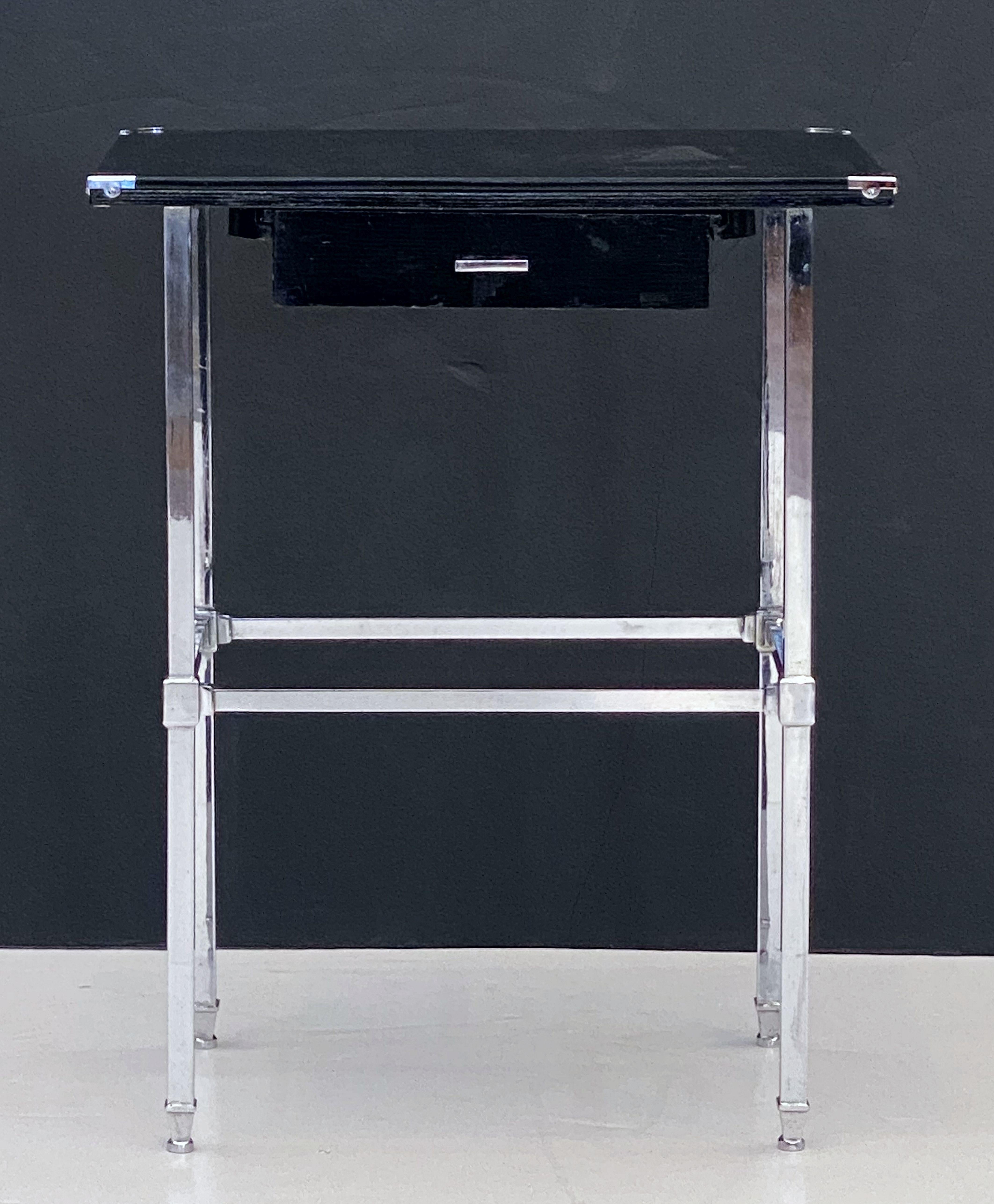 Art Deco Beistelltisch aus Schwarz und Chrom mit Schublade aus England im Angebot 2