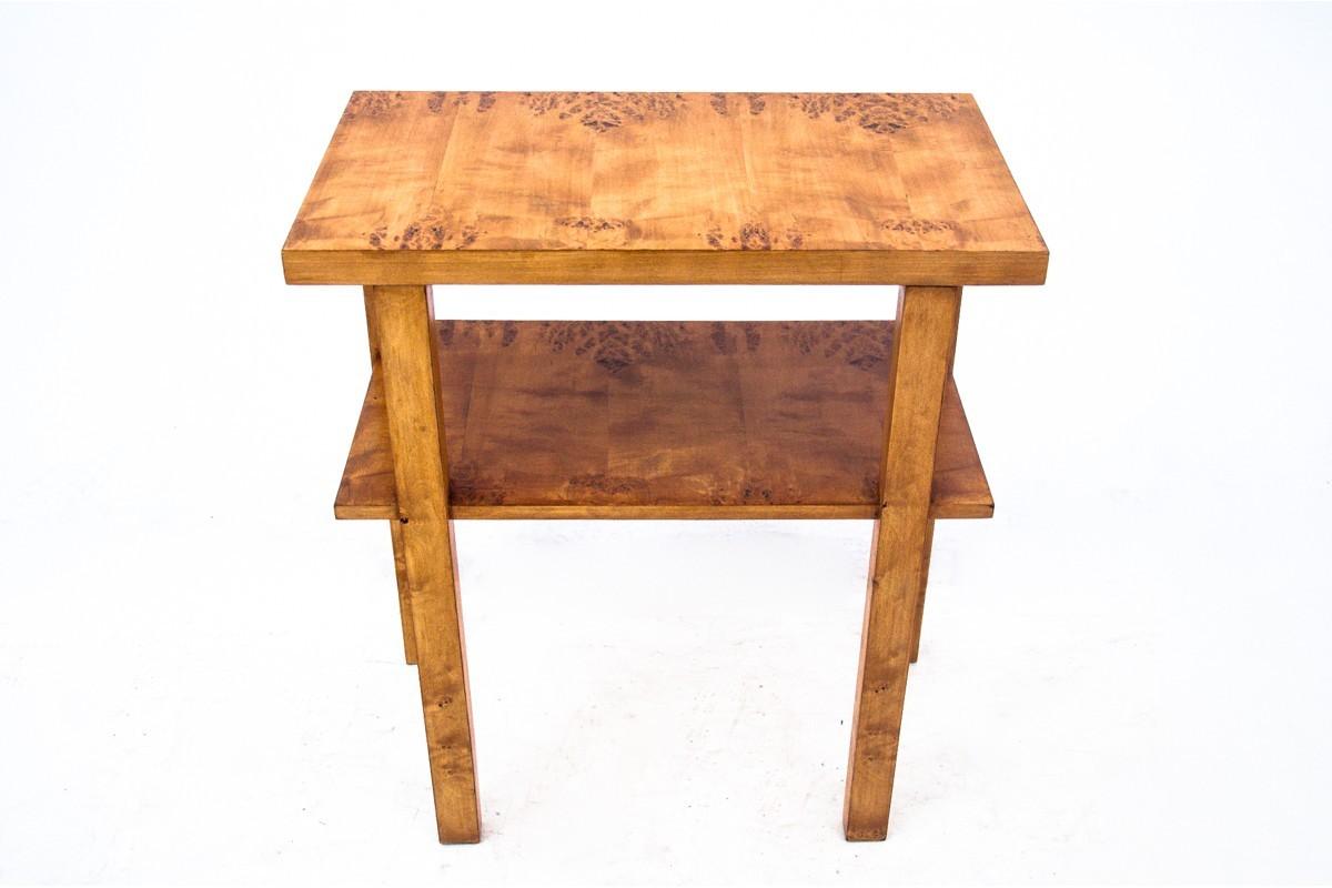 Art Deco side table made in Poland in the 1950s.

Made of walnut wood. Minimalist design will work great in contemporary interiors.

Very good condition, after renovation. The wood has been cleaned and finished with a durable varnish.

Dimensions: