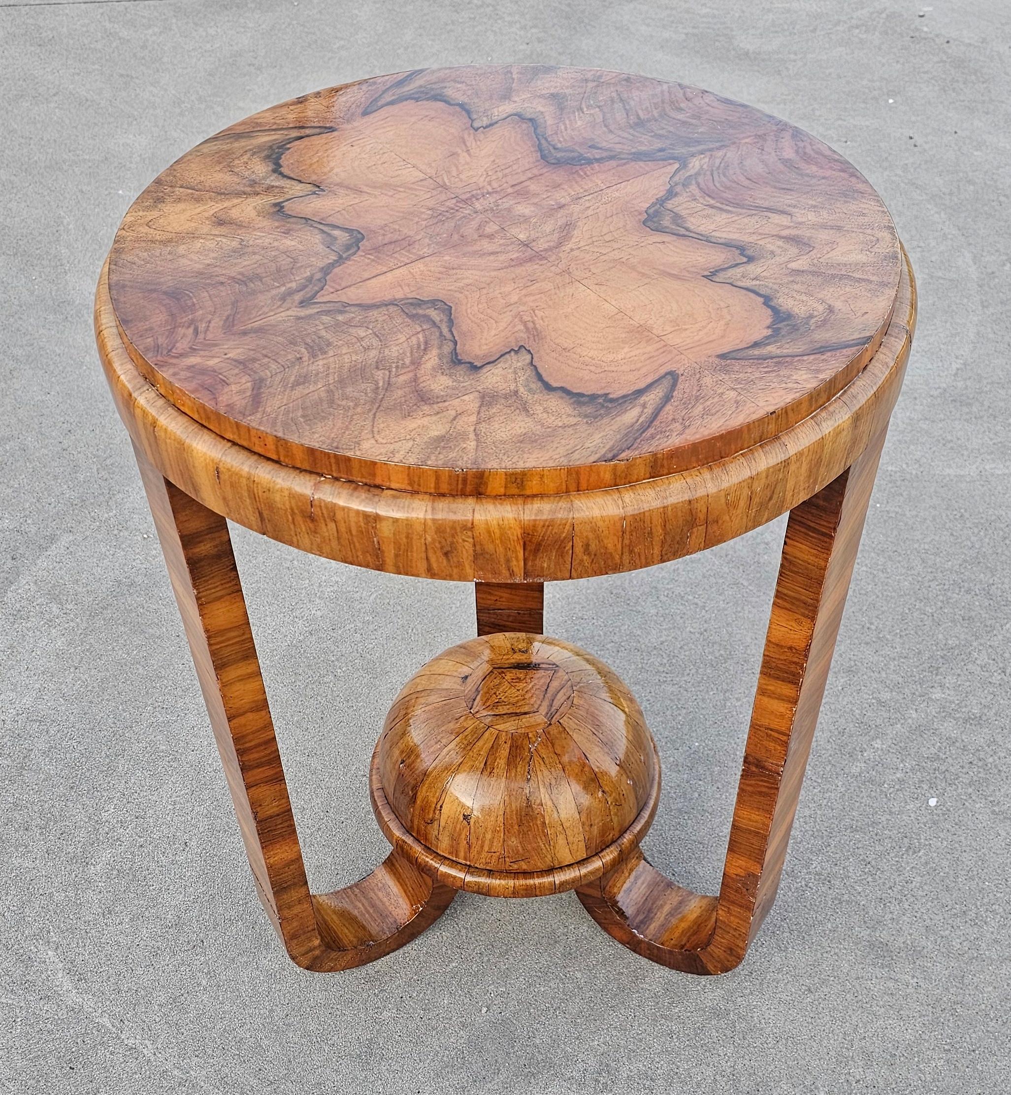 Austrian Art Deco Side Table, Unique Tripod Base and Blonde Walnut Veneer, Austria 1920s
