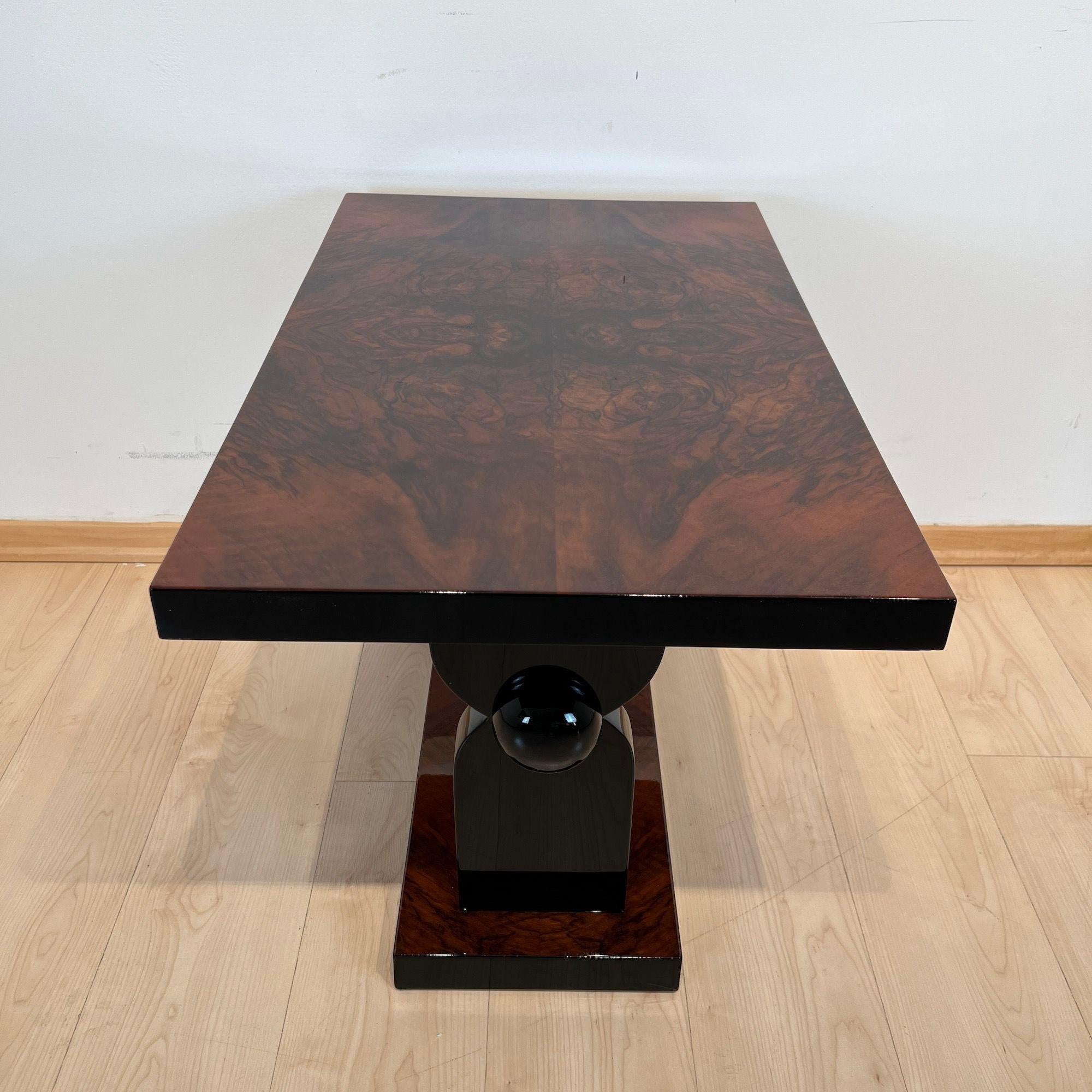 Rectangular Art Deco Side Table, Walnut Veneer, Chrome, France circa 1930
Very beautiful book-matched walnut veneer on the top and base. High-quality high-gloss lacquer surface.
Steel and edges lacquered in black. Four polished horizontal