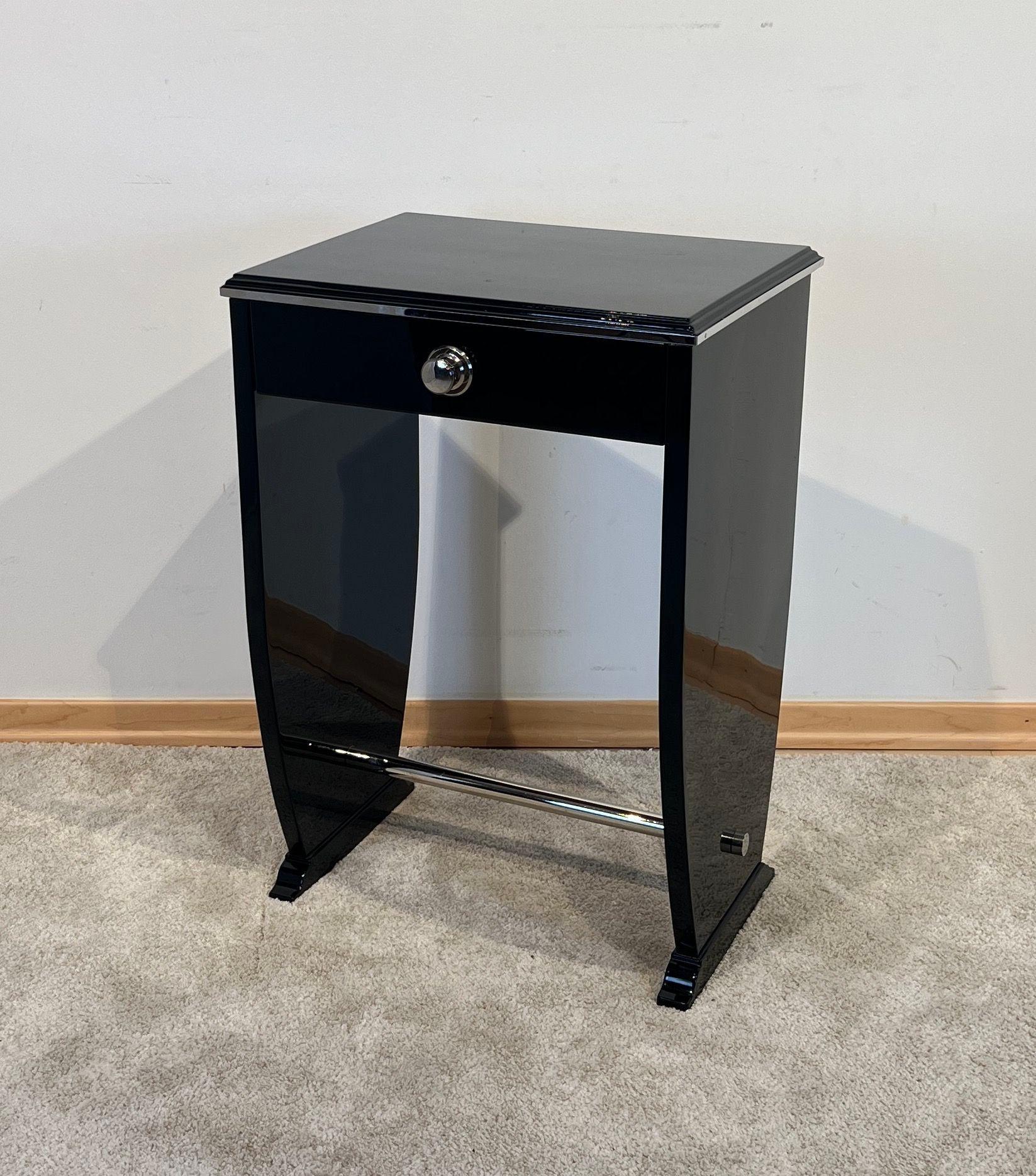 Art Deco Side Table with Drawer, Black Lacquer and Chrome, France circa 1930 For Sale 9