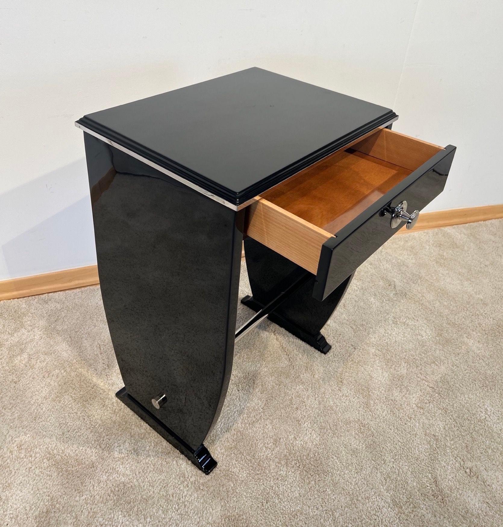 Art Deco Side Table with Drawer, Black Lacquer and Chrome, France circa 1930 For Sale 10