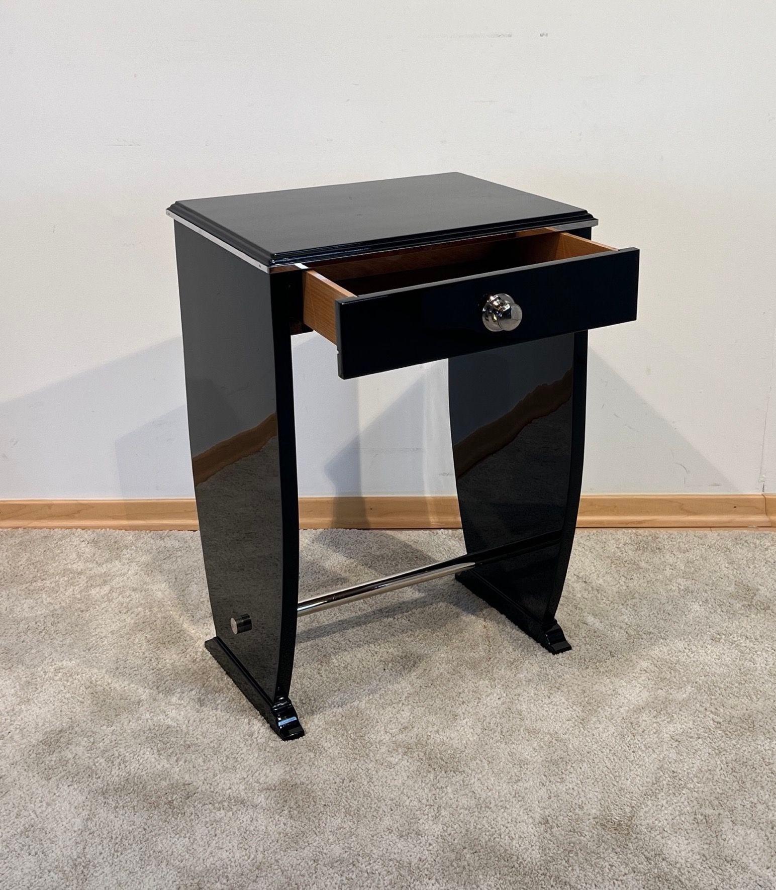 Art Deco Side Table with Drawer, Black Lacquer and Chrome, France circa 1930 In Good Condition For Sale In Regensburg, DE