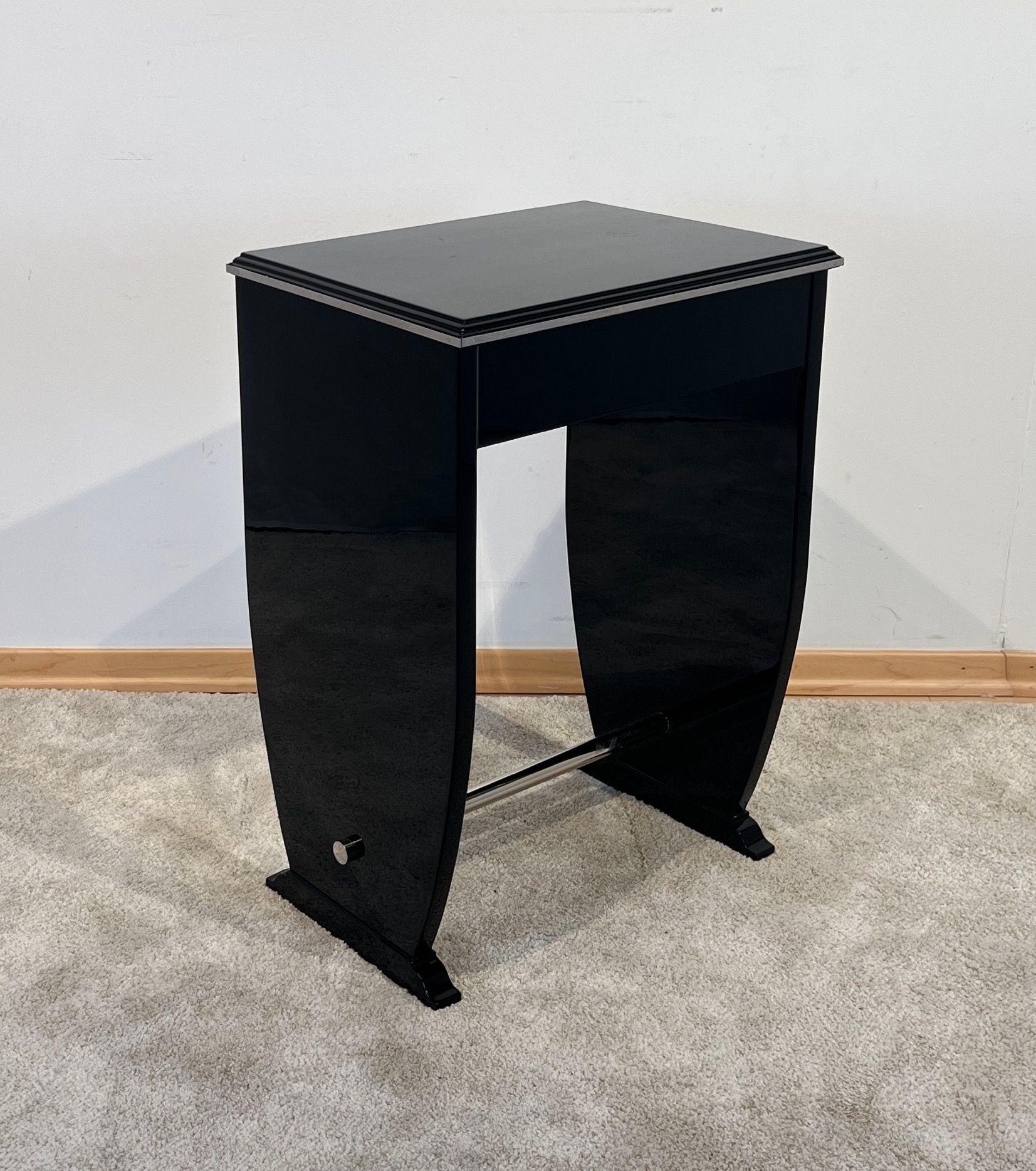 Mid-20th Century Art Deco Side Table with Drawer, Black Lacquer and Chrome, France circa 1930 For Sale