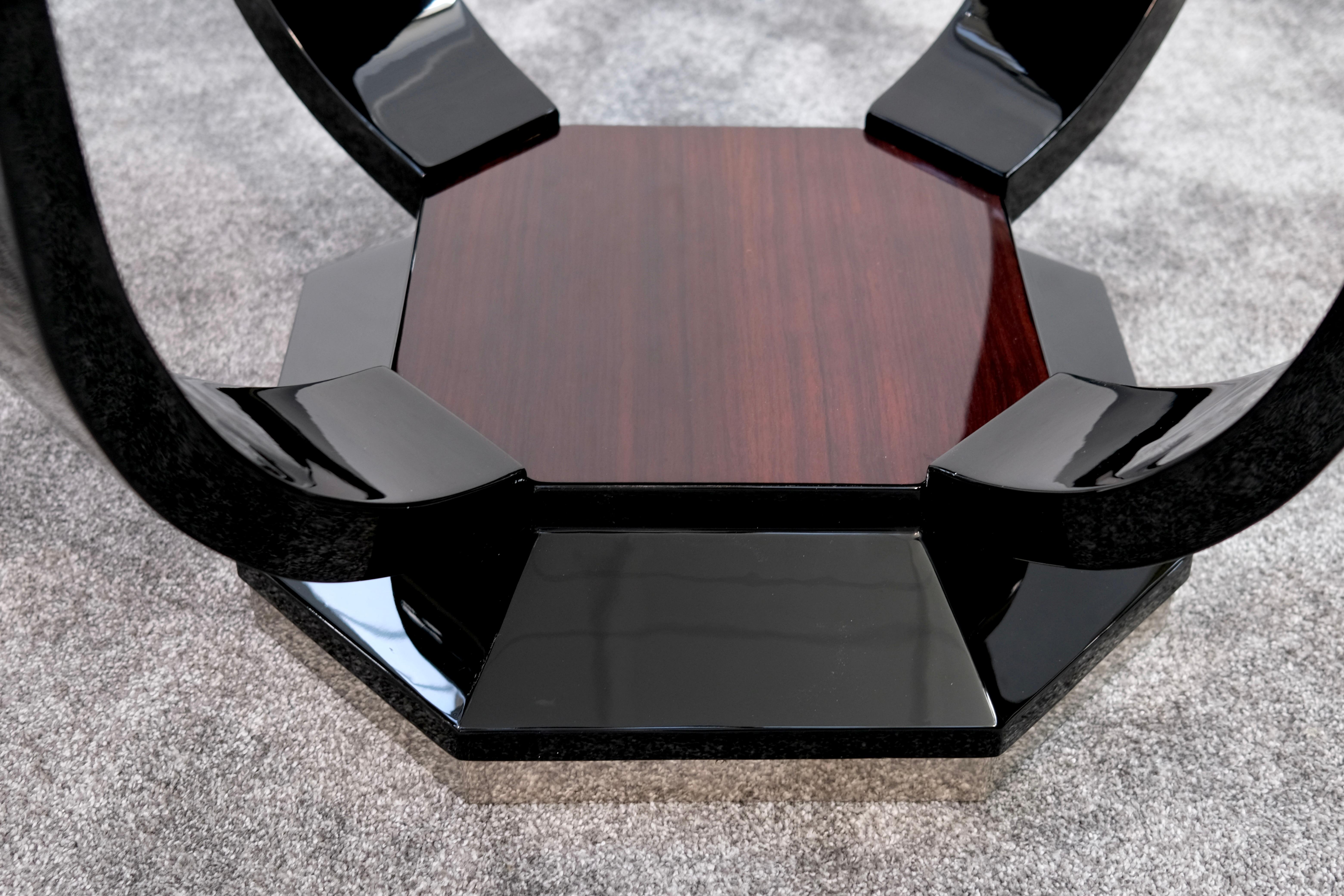 Mid-20th Century Art Deco Side Table with elegant Legs in Lacquer & Chrome, France 1930s For Sale