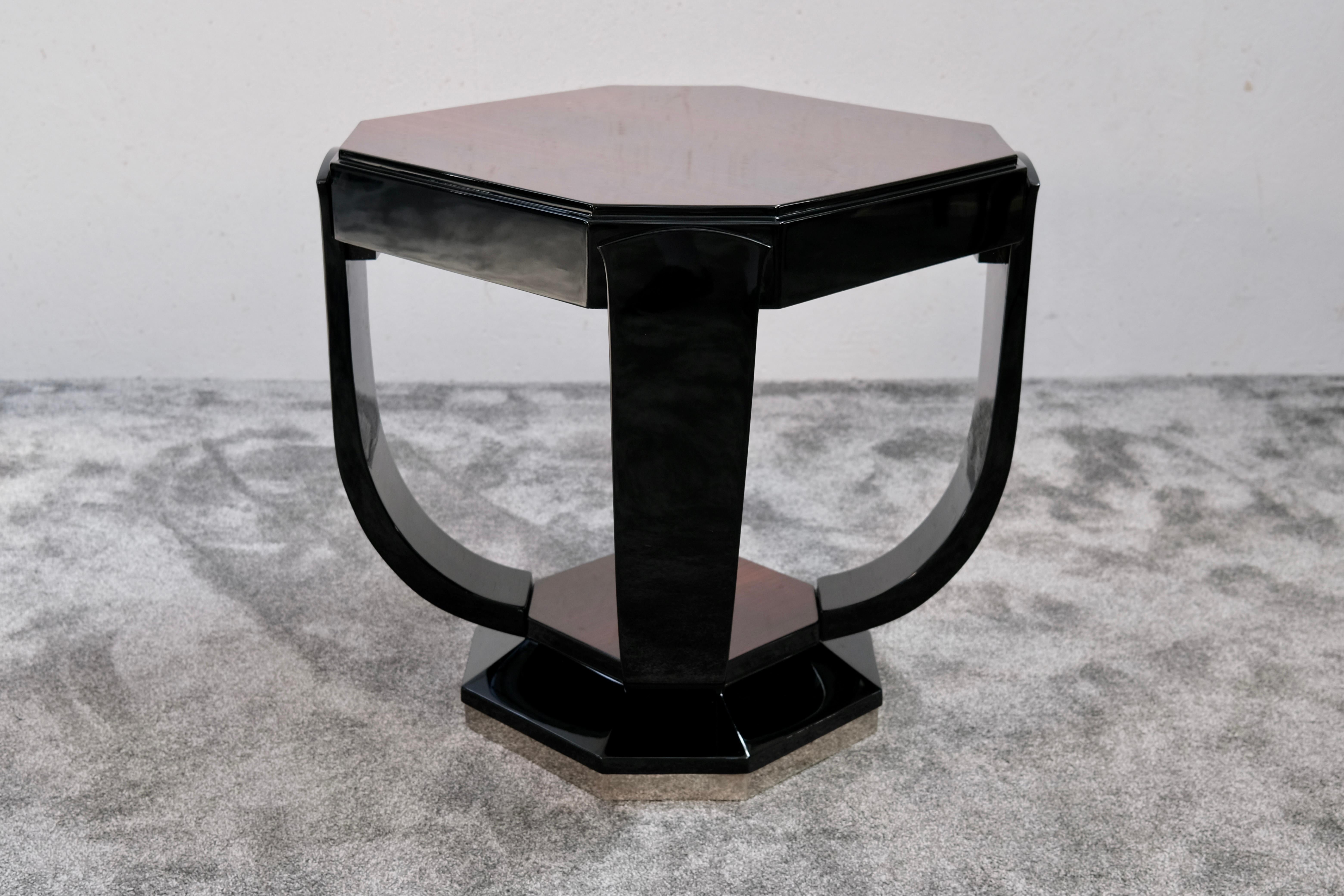 Art Deco Side Table with elegant Legs in Lacquer & Chrome, France 1930s For Sale 3