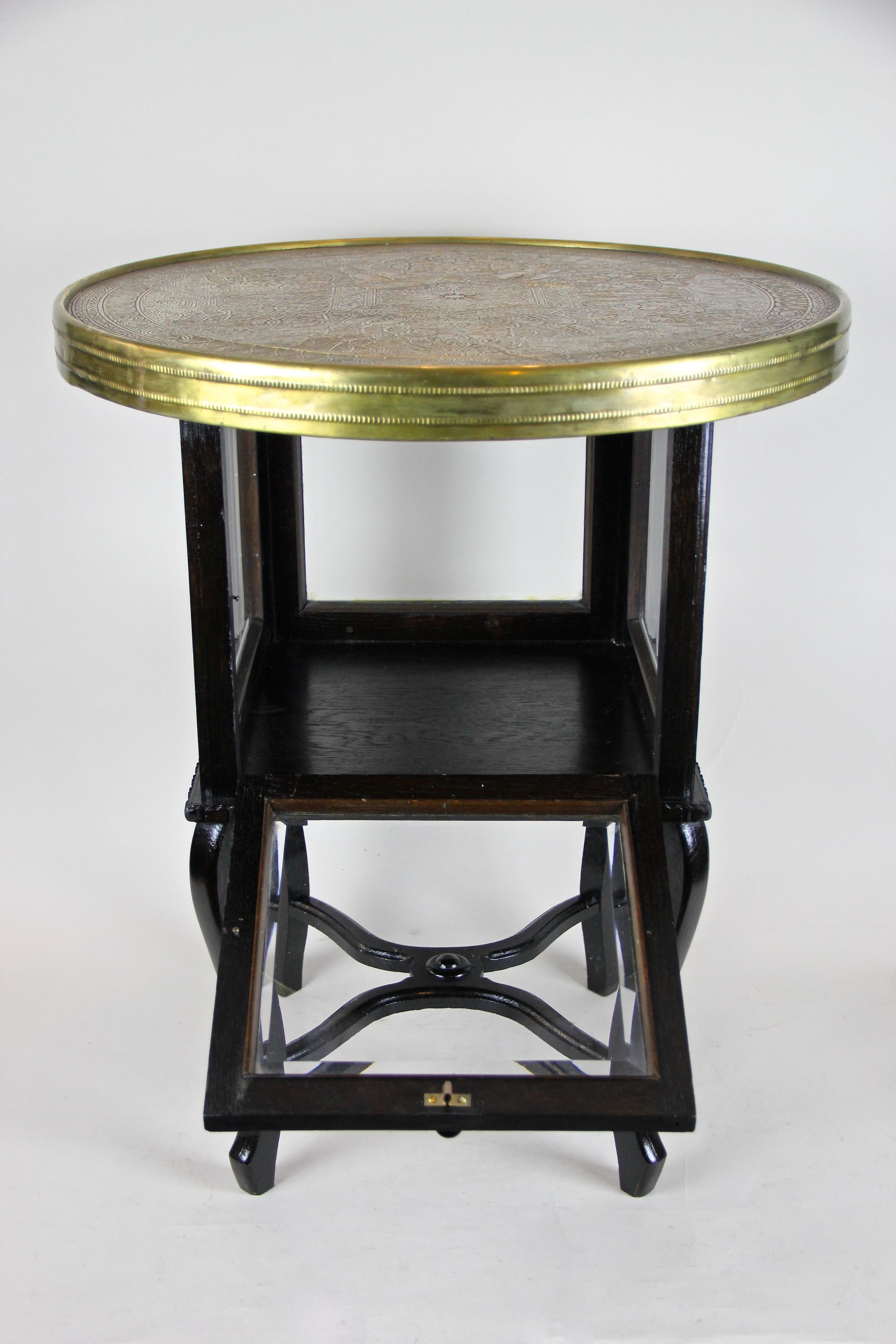 Art Deco Side Table with Ornamented Brass Table Top, Austria, circa 1920 In Good Condition In Lichtenberg, AT