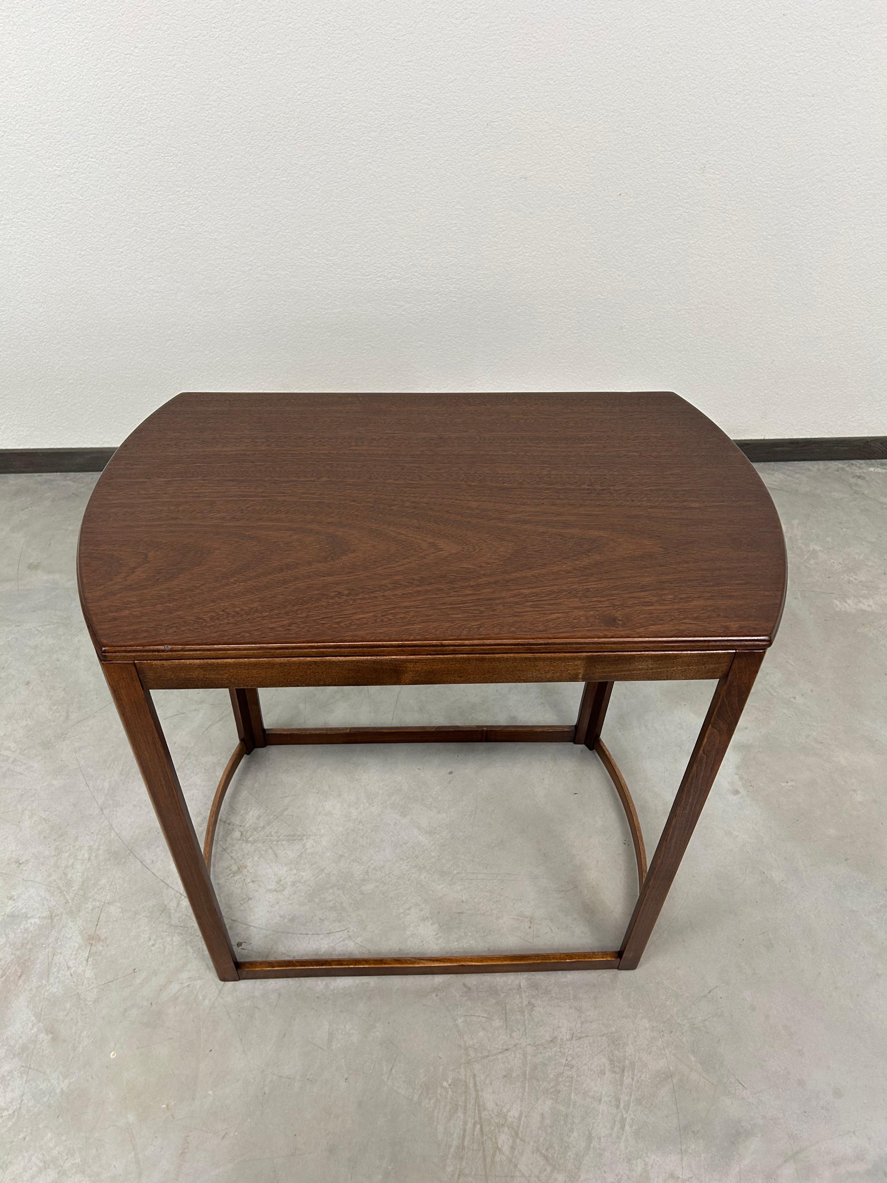 Beistelltische im Art déco-Stil (Ungarisch) im Angebot