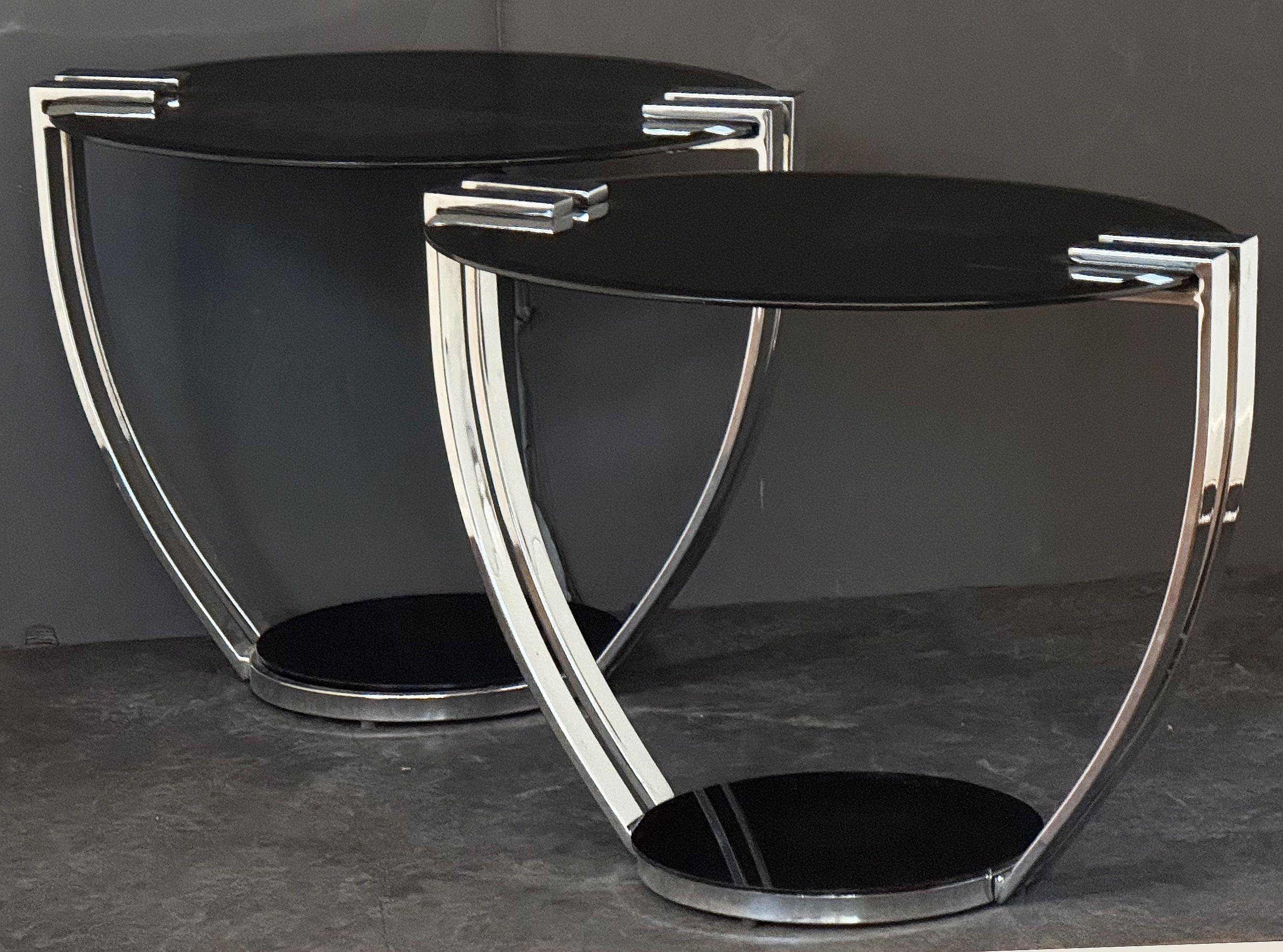 Tables d'appoint Art Déco en chrome avec plateaux ovales en verre dans le style Josef Hoffman en vente 3