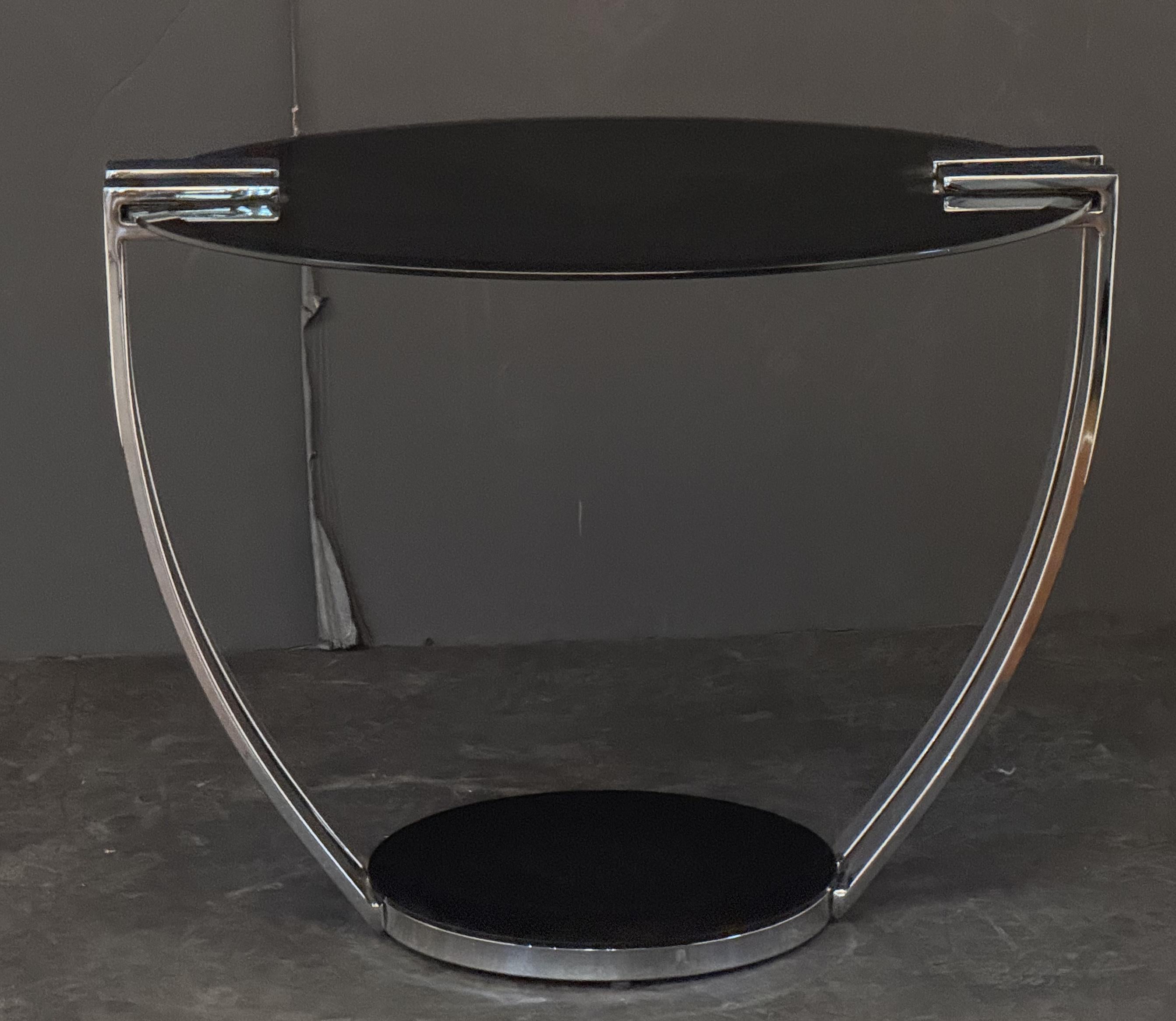Tables d'appoint Art Déco en chrome avec plateaux ovales en verre dans le style Josef Hoffman Bon état - En vente à Austin, TX