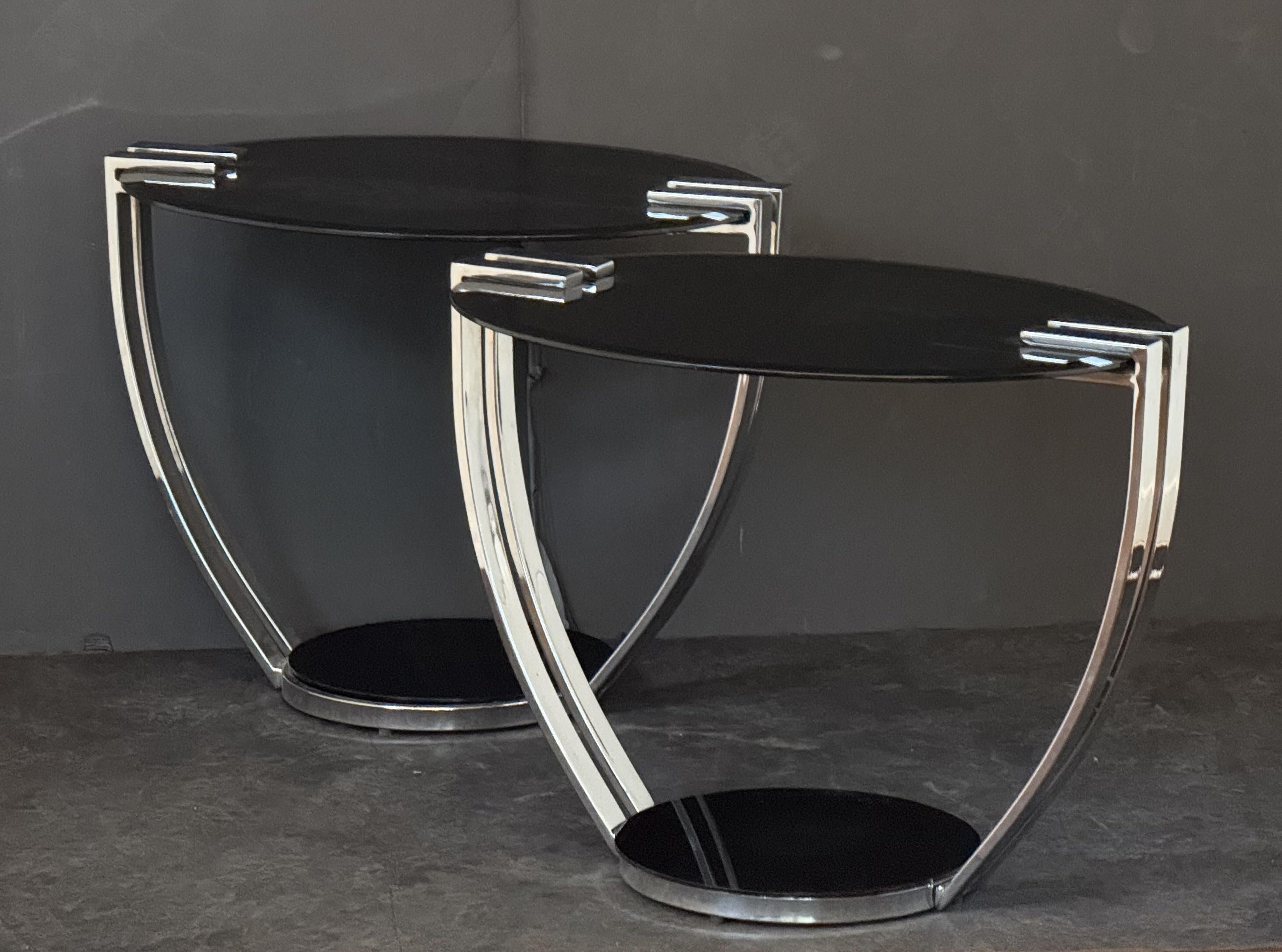 Métal Tables d'appoint Art Déco en chrome avec plateaux ovales en verre dans le style Josef Hoffman en vente