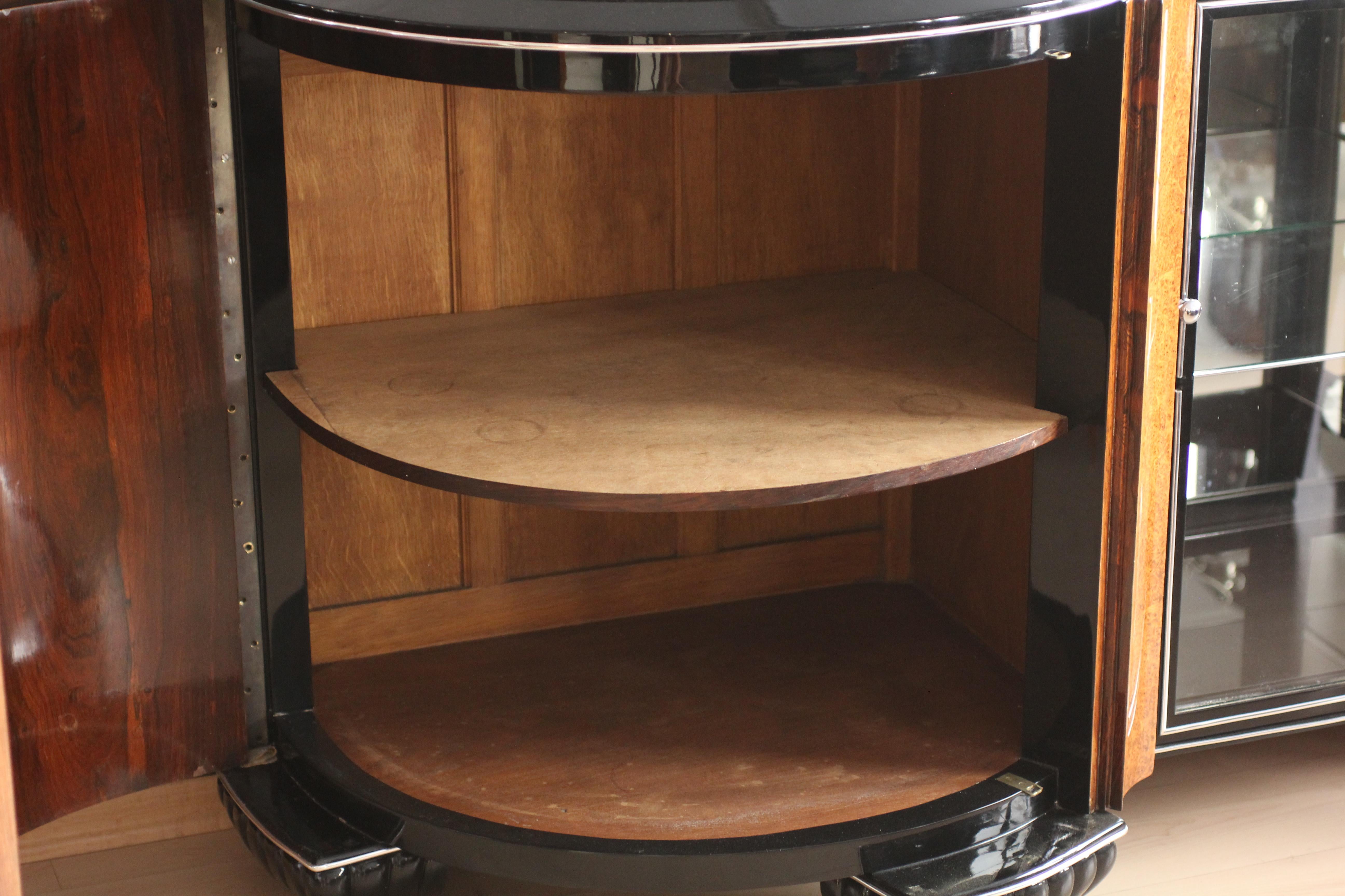 Verre Grand buffet Art Deco, loupe d'amboine et palissandre, marbre, Paris, vers 1925 en vente