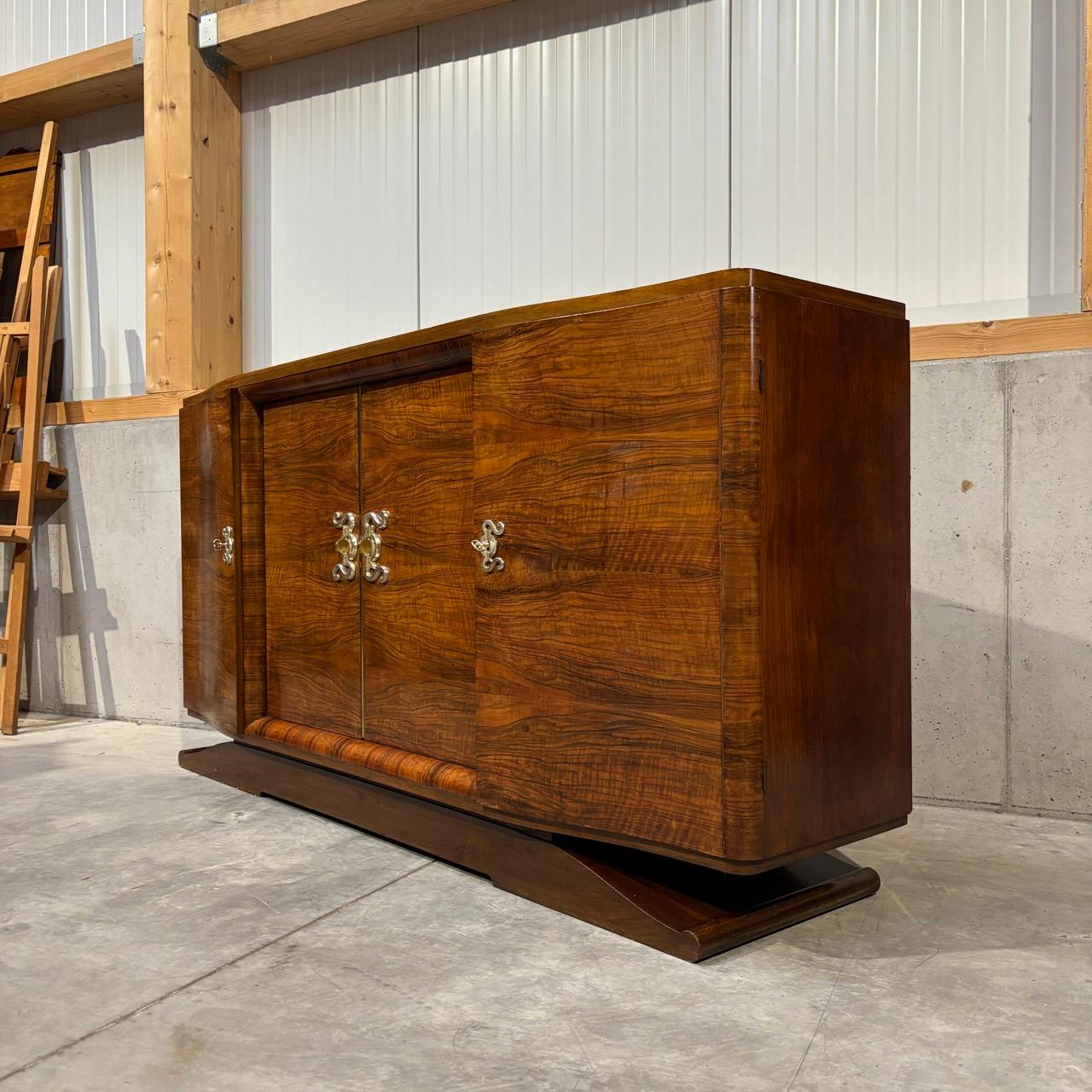 Art Déco sideboard  around 1940  walnut  surface refurbished In Good Condition For Sale In Würzburg, DE