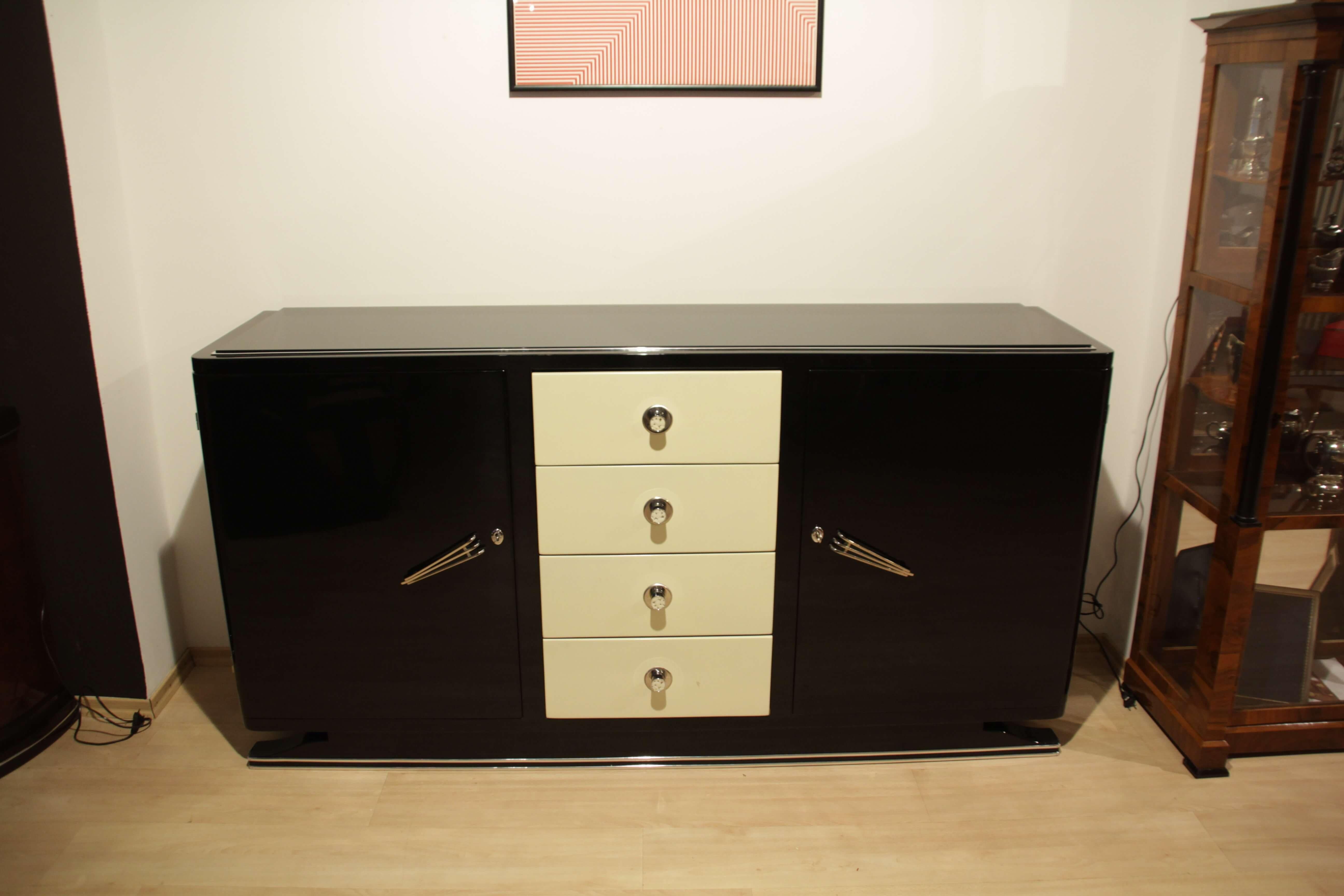 Art Deco Sideboard, Black and Creme Lacquer, France, circa 1930 In Good Condition In Regensburg, DE