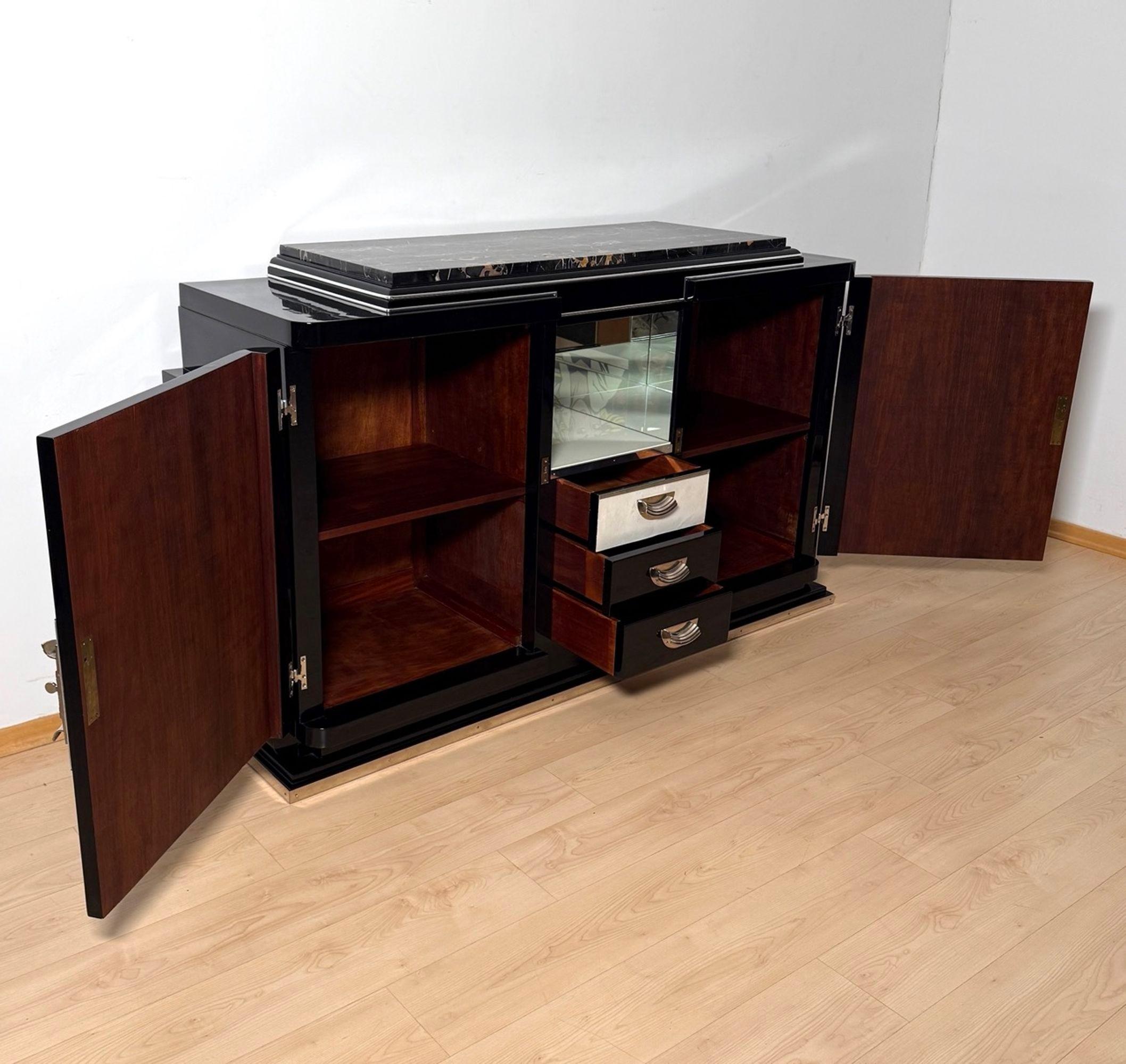 Français Buffet Art Deco, laque noire, marbre, parchemin, chrome, Paris circa 1930 en vente