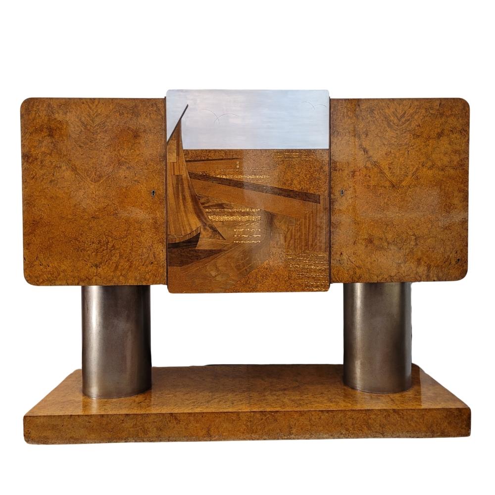 Credenza Art Déco unica nel suo genere, disegnata da Michel Dufet per Leandro Martine, circa 1930. Il francese Michel Dufet visse a Rio de Janeiro tra il 1922 e il 1924, dove si trasferì per dirigere il prestigioso studio di interior design Red
