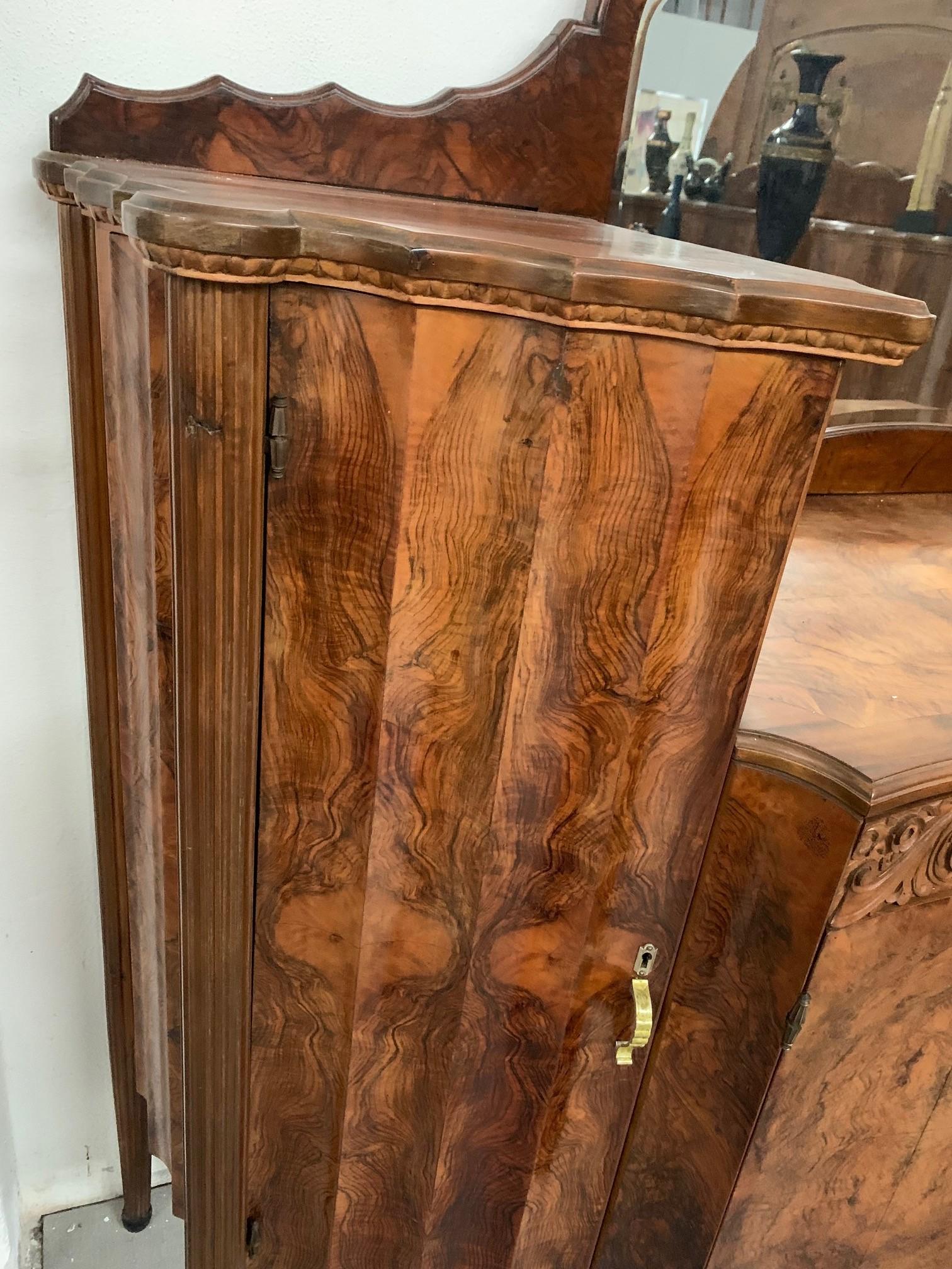 Art Deco sideboard by Meroni & Fossati, walnut and walnut briar, Body with a wave-shaped veneered with selection briar veneer and supported by grooved pilasters that end in black lacquered ball foot, the handles are in gold metal, bronze hinges,