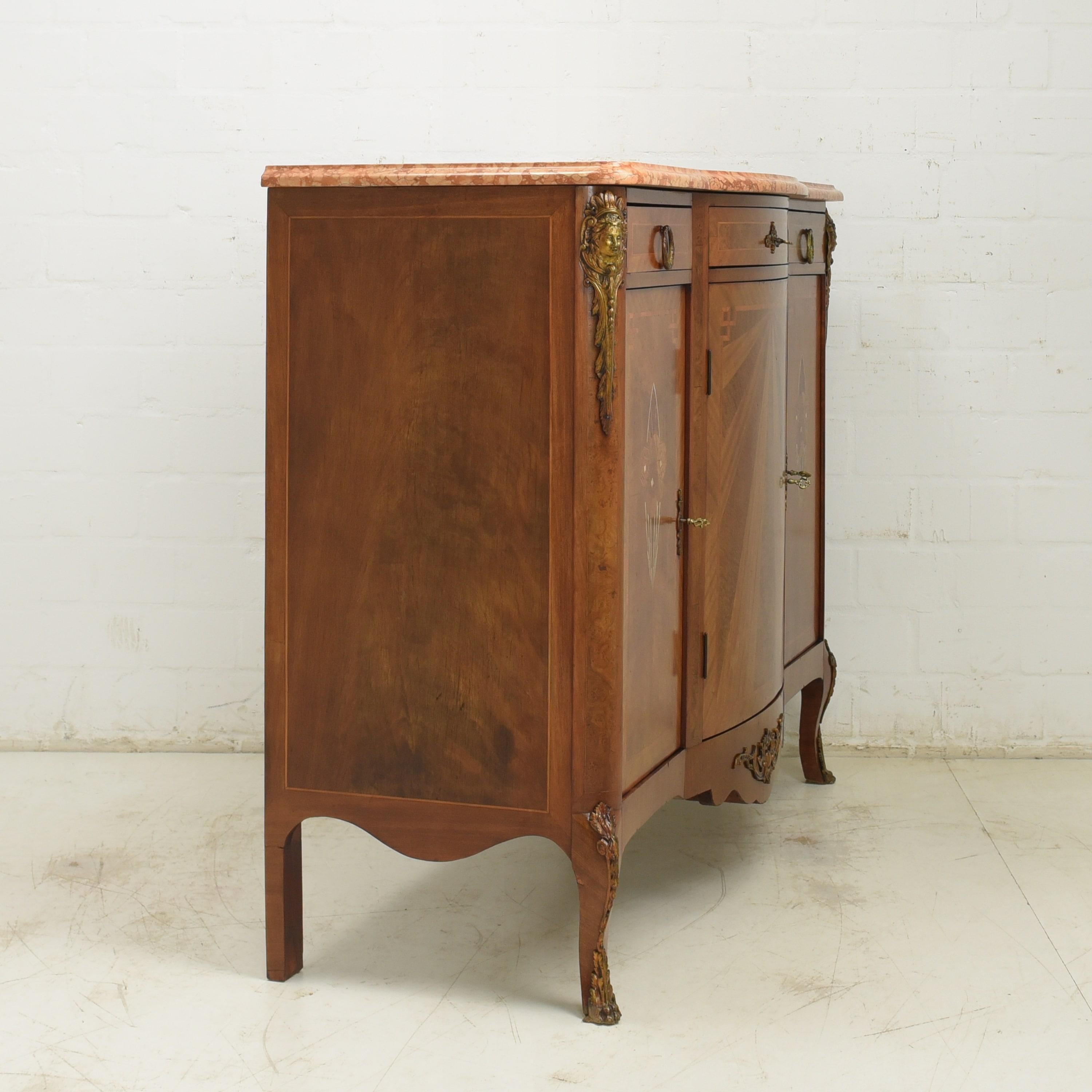 Art Deco Sideboard / Chest of Drawers / Dresser in Mahogany, circa 1925 7