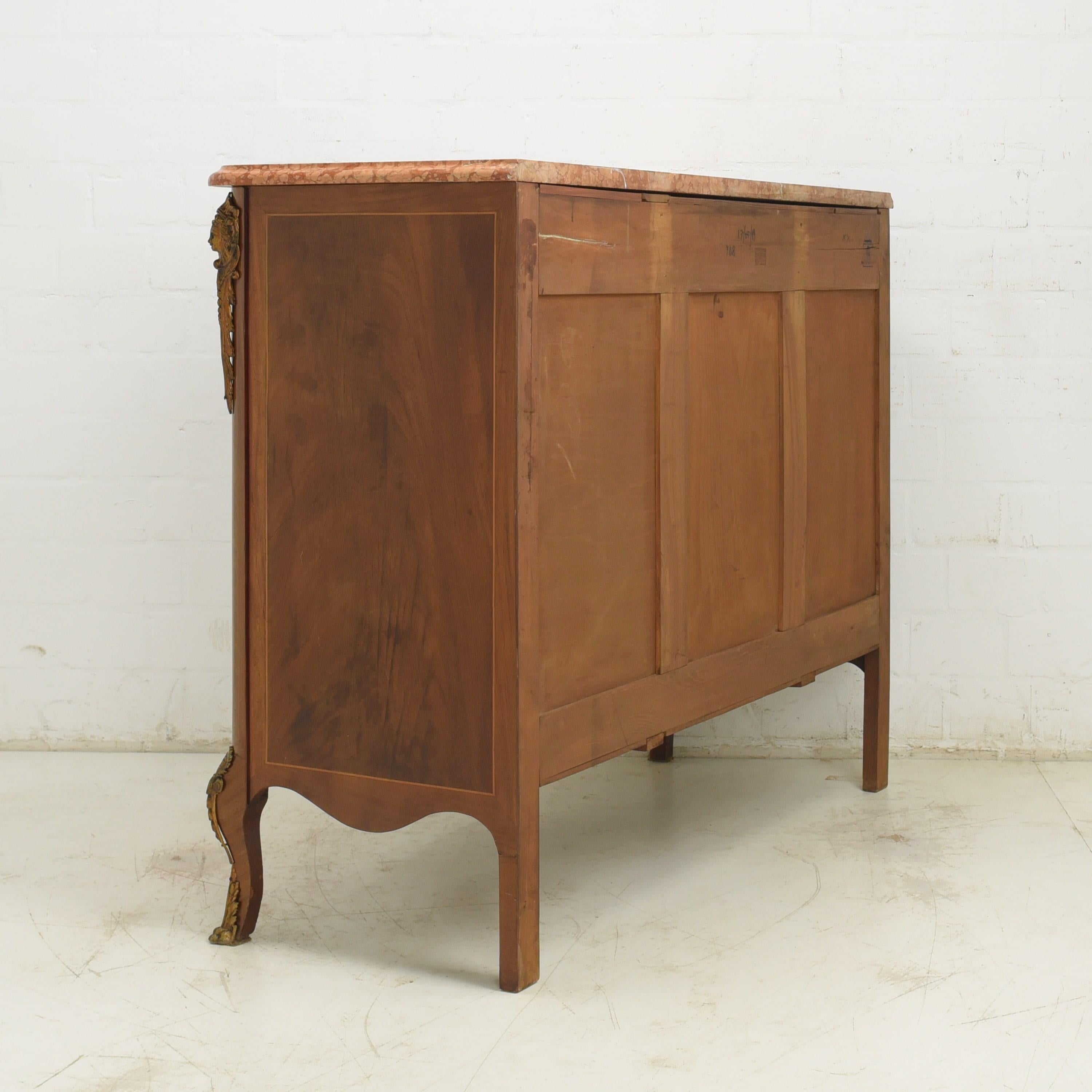 Art Deco Sideboard / Chest of Drawers / Dresser in Mahogany, circa 1925 8