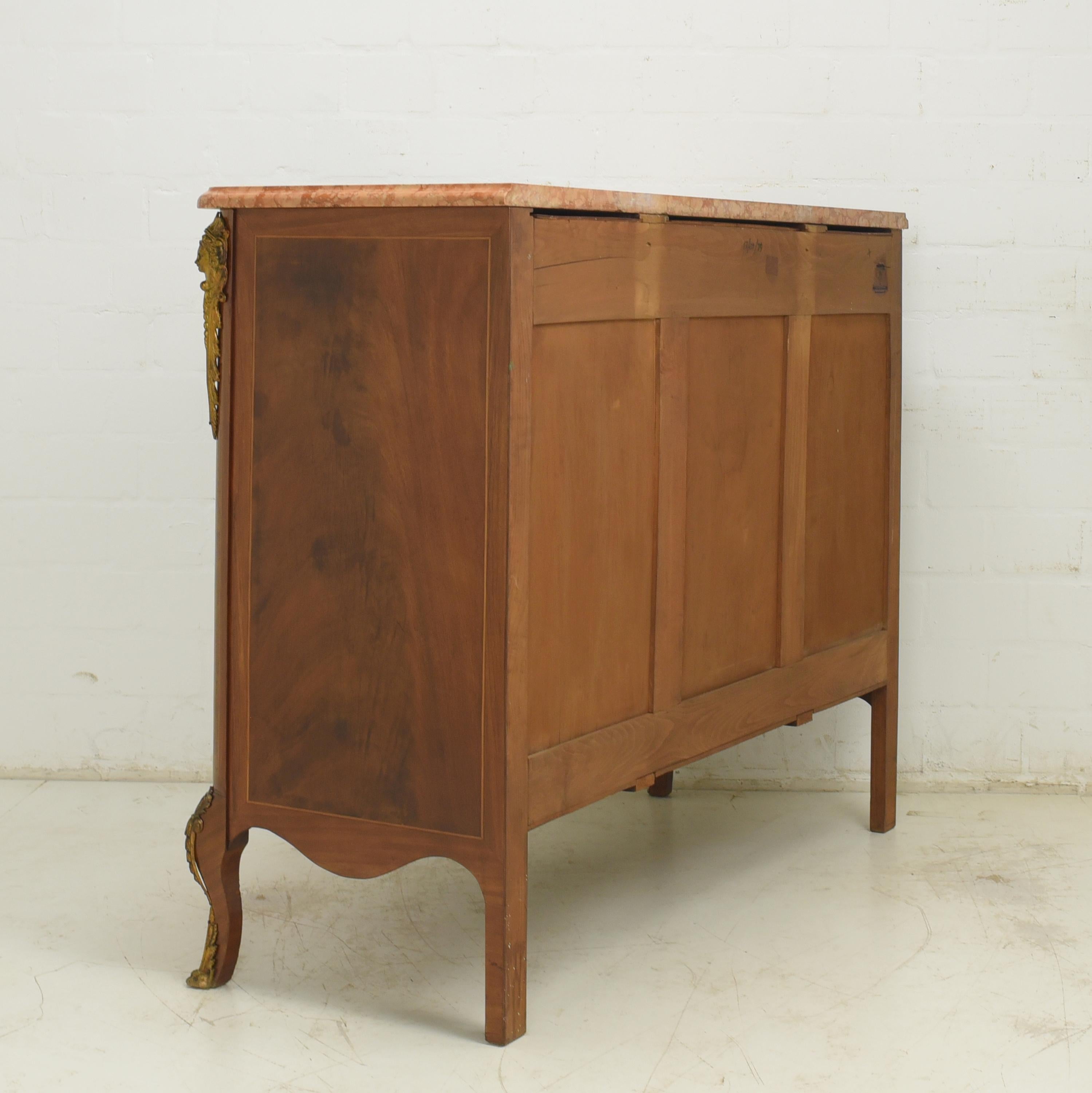 Art Deco Sideboard / Chest of Drawers / Dresser in Mahogany, circa 1925 8