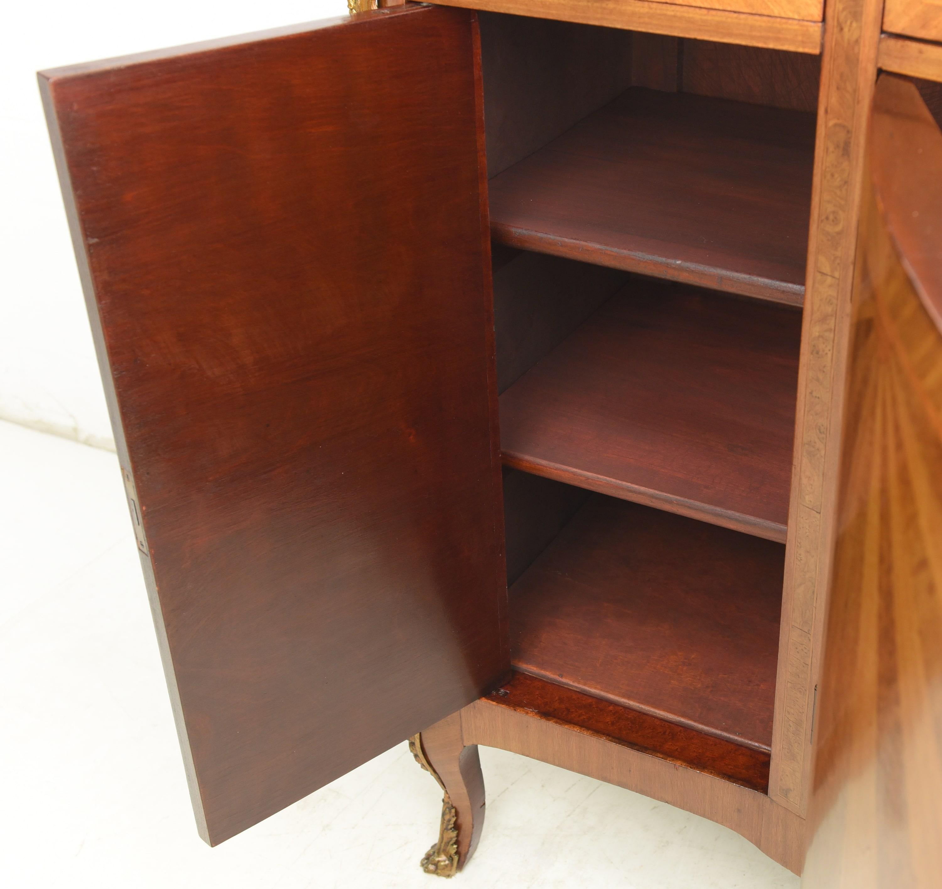 20th Century Art Deco Sideboard / Chest of Drawers / Dresser in Mahogany, circa 1925