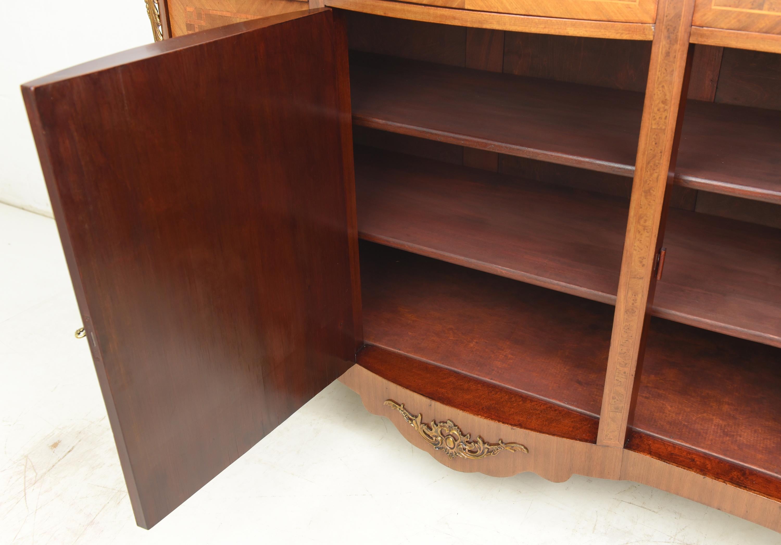 Art Deco Sideboard / Chest of Drawers / Dresser in Mahogany, circa 1925 1