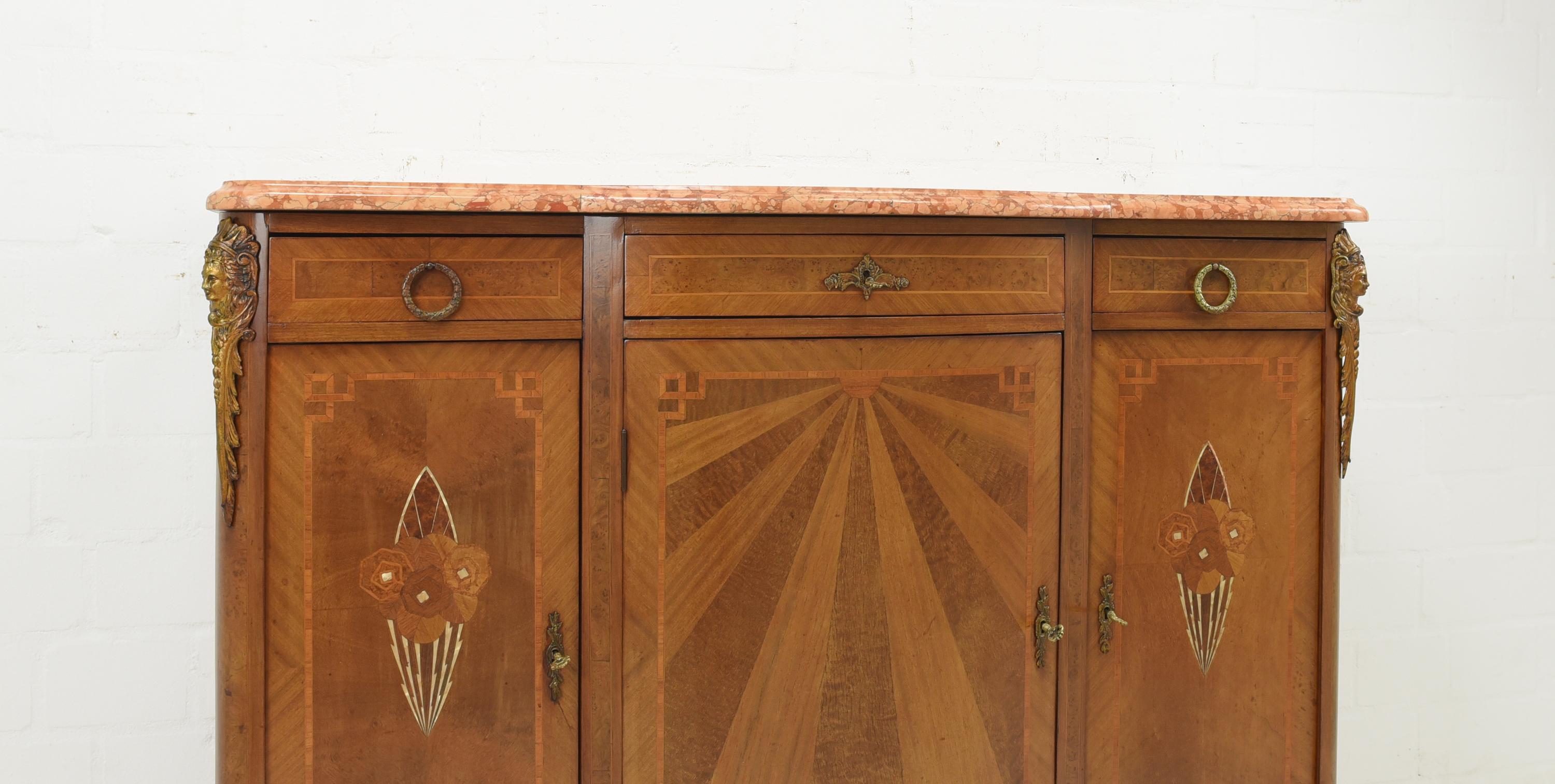Art Deco Sideboard / Chest of Drawers / Dresser in Mahogany, circa 1925 5