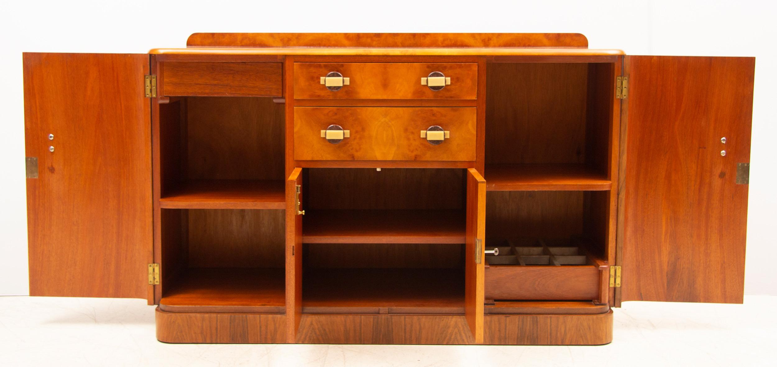 Art Deco sideboard credenza in a beautiful bird's-eye maple and walnut.
Irish Art Deco sideboard with Waterfall Edges & Bakelite handles.
Two large cupboard doors to flanks
Two central drawers above small central cupboard section
Internal