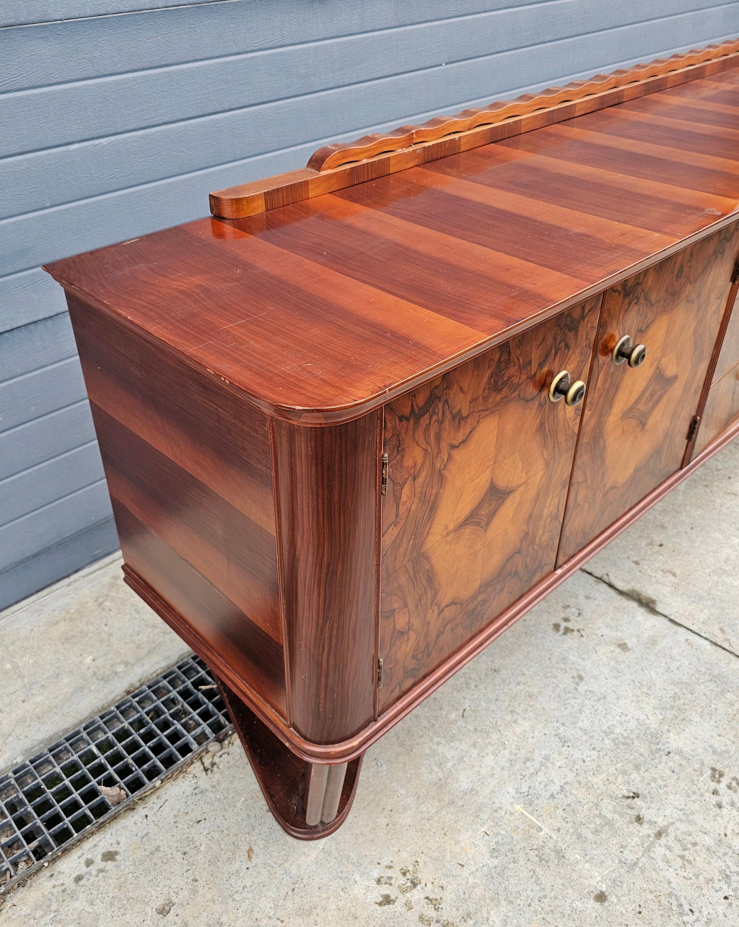 Art Deco Sideboard done in burl walnut veneer with rich and dramatic grain For Sale 4
