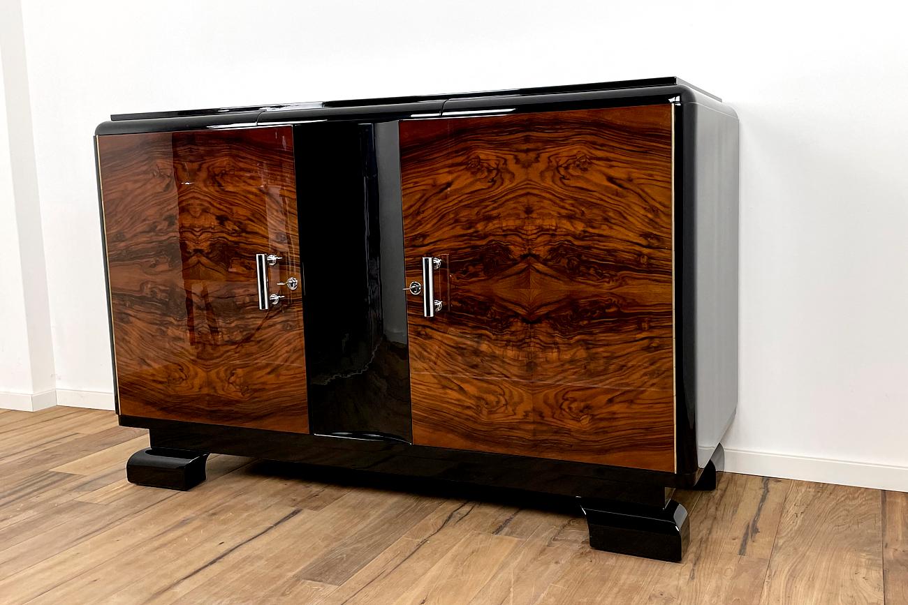 Art Deco Sideboard from Germany Around 1930 with a Wonderful Veneer in Caucasian In Good Condition In Greven, DE