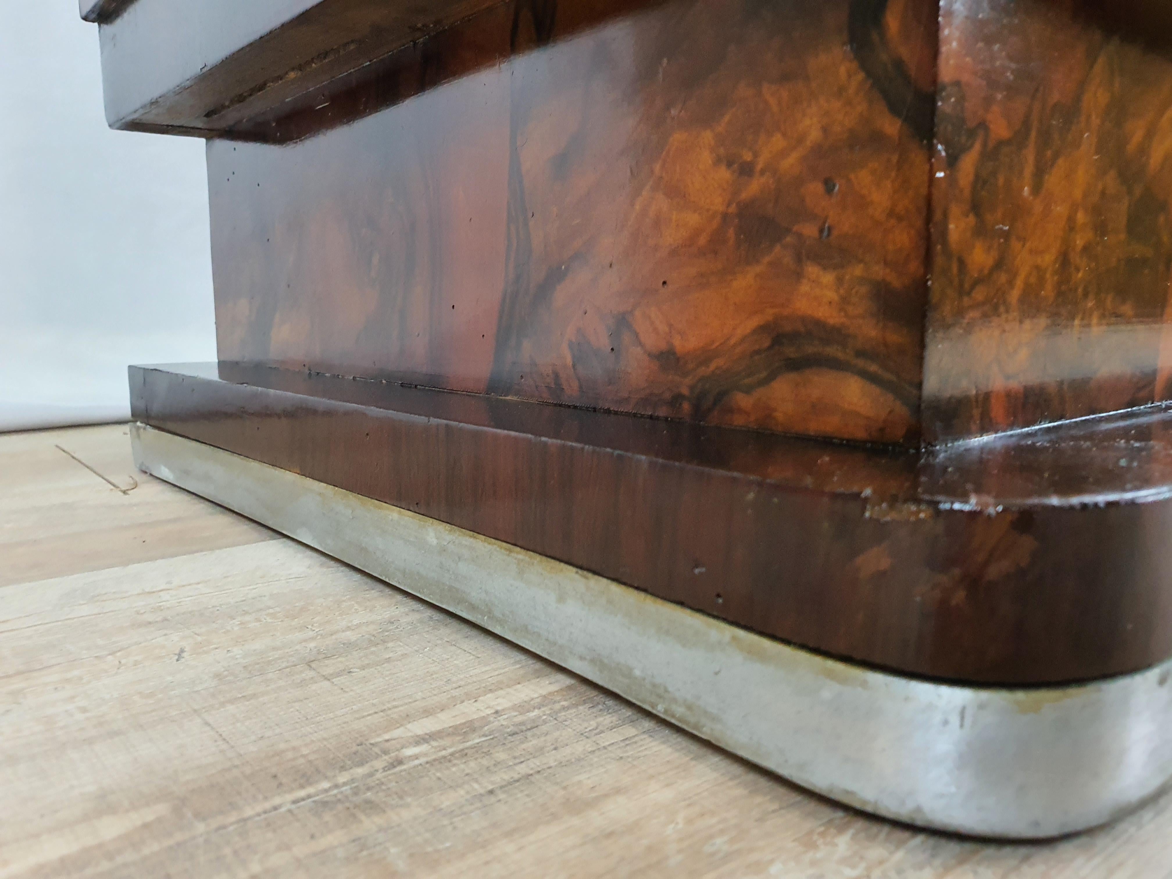 Italian Art Decò Sideboard in Briar with Mirror