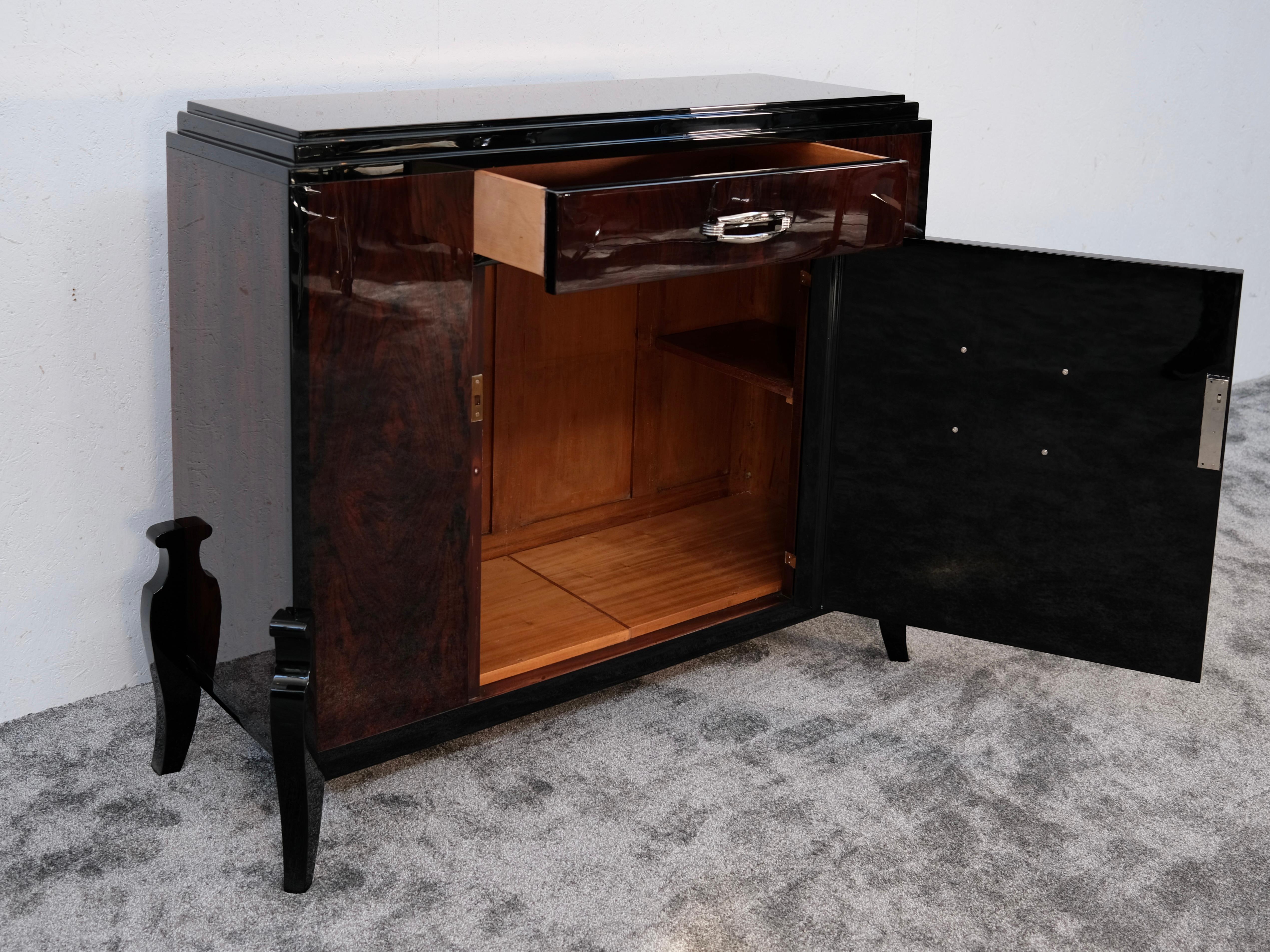 Art Deco Anrichte in Hochglanz mit Bronzeapplikation, Frankreich um 1930 im Angebot 2