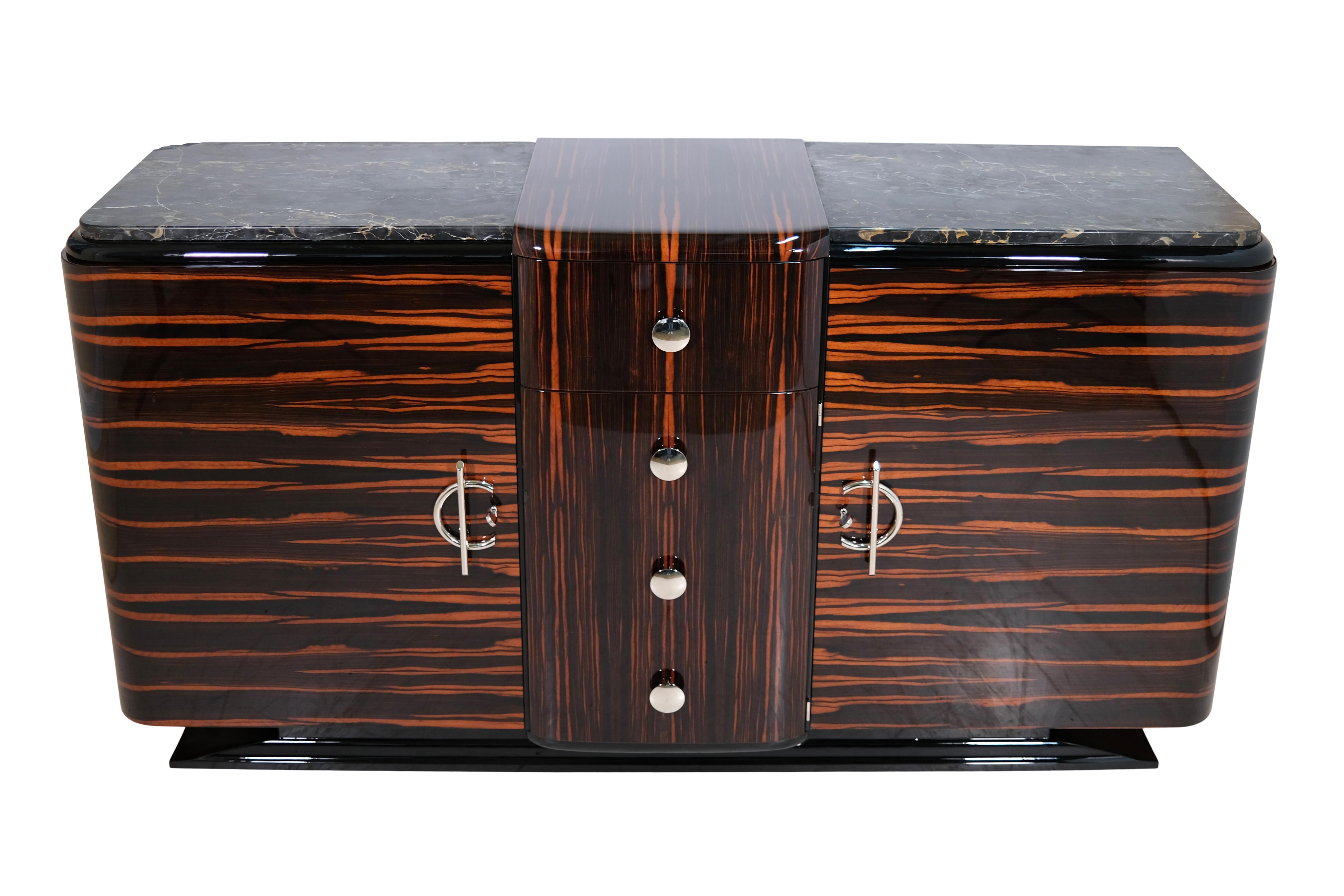 Metà XX secolo Credenza Art Déco in Macassar laccato lucido con marmo, Francia anni '30 in vendita