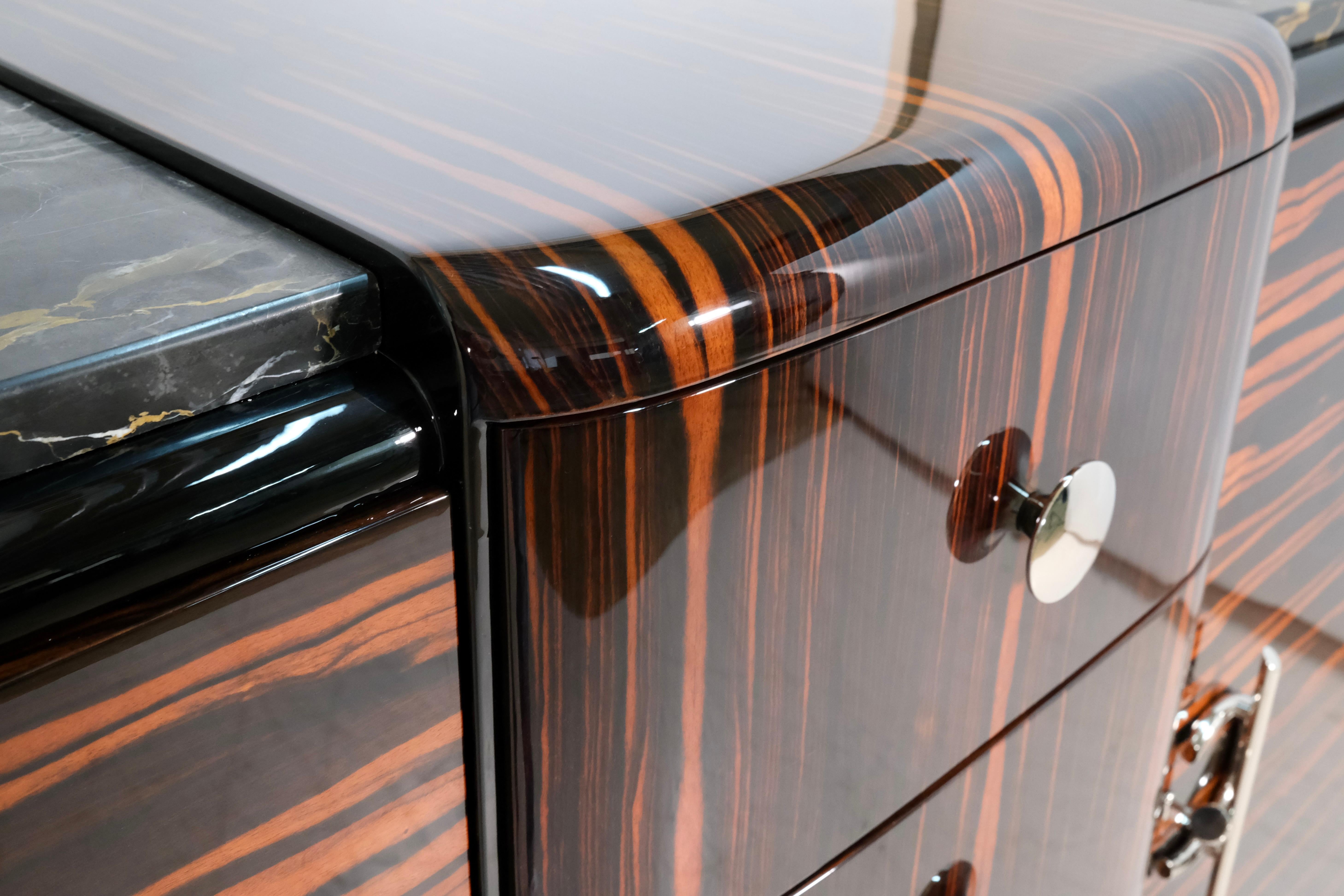 Credenza Art Déco in Macassar laccato lucido con marmo, Francia anni '30 in vendita 2