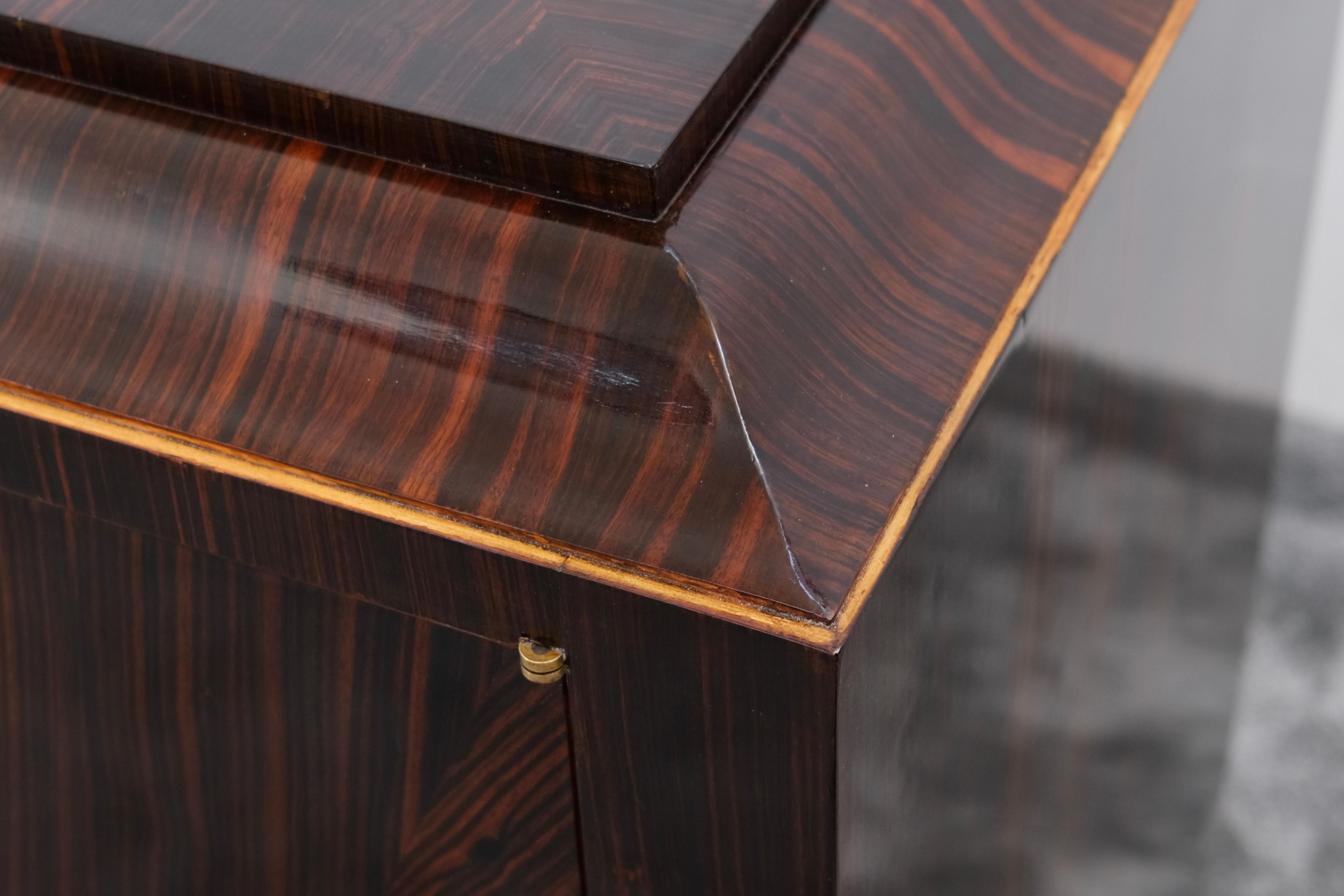 Art Deco Sideboard in Macassar with Hidden Drawers, France 1930s im Zustand „Gut“ im Angebot in Ulm, DE