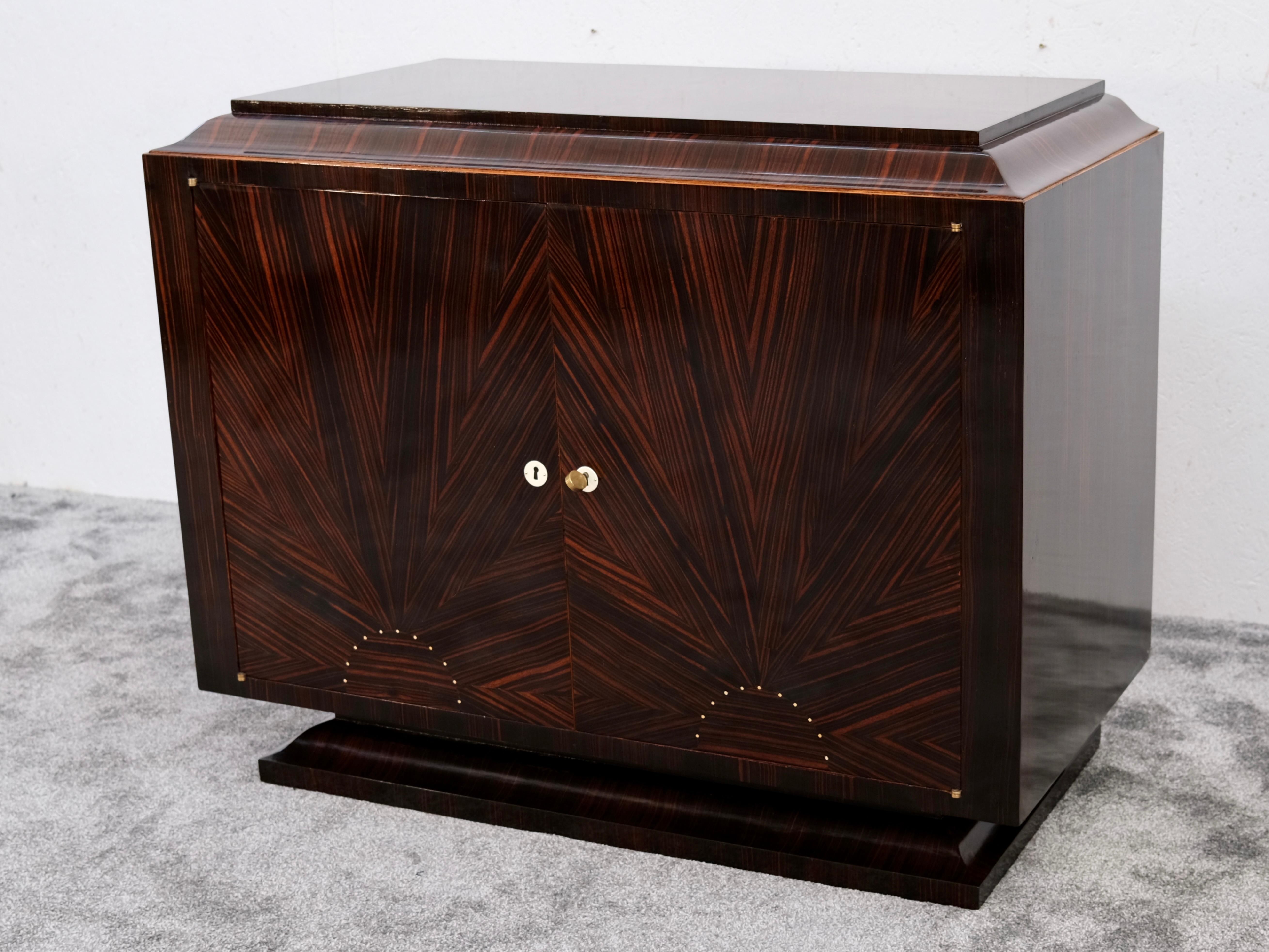 Art Deco Sideboard in Macassar with Hidden Drawers, France 1930s (20. Jahrhundert) im Angebot