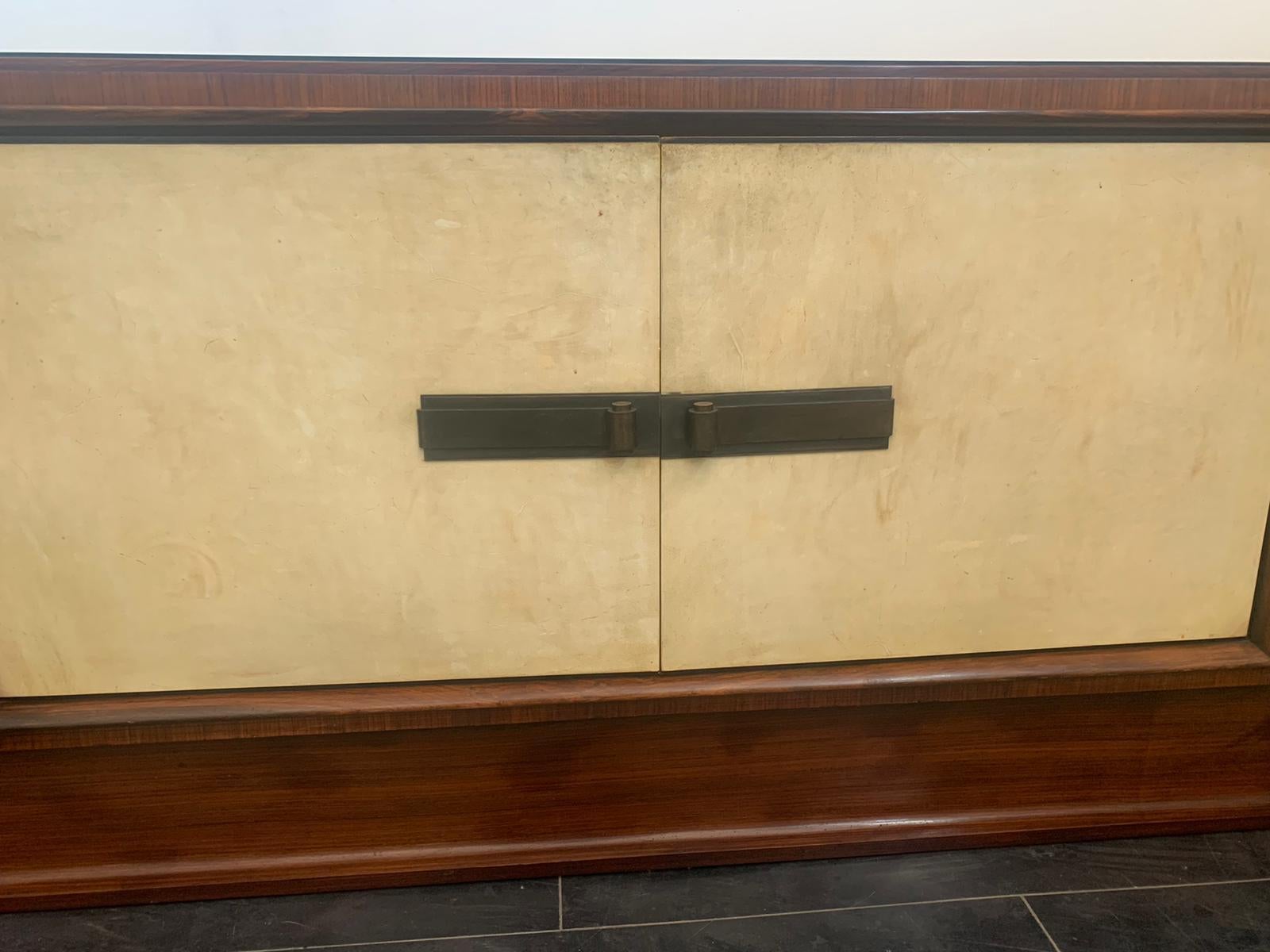 Aparador Art Decó de palisandro y pergamino con tapa de cristal negro en Bueno estado para la venta en Montelabbate, PU