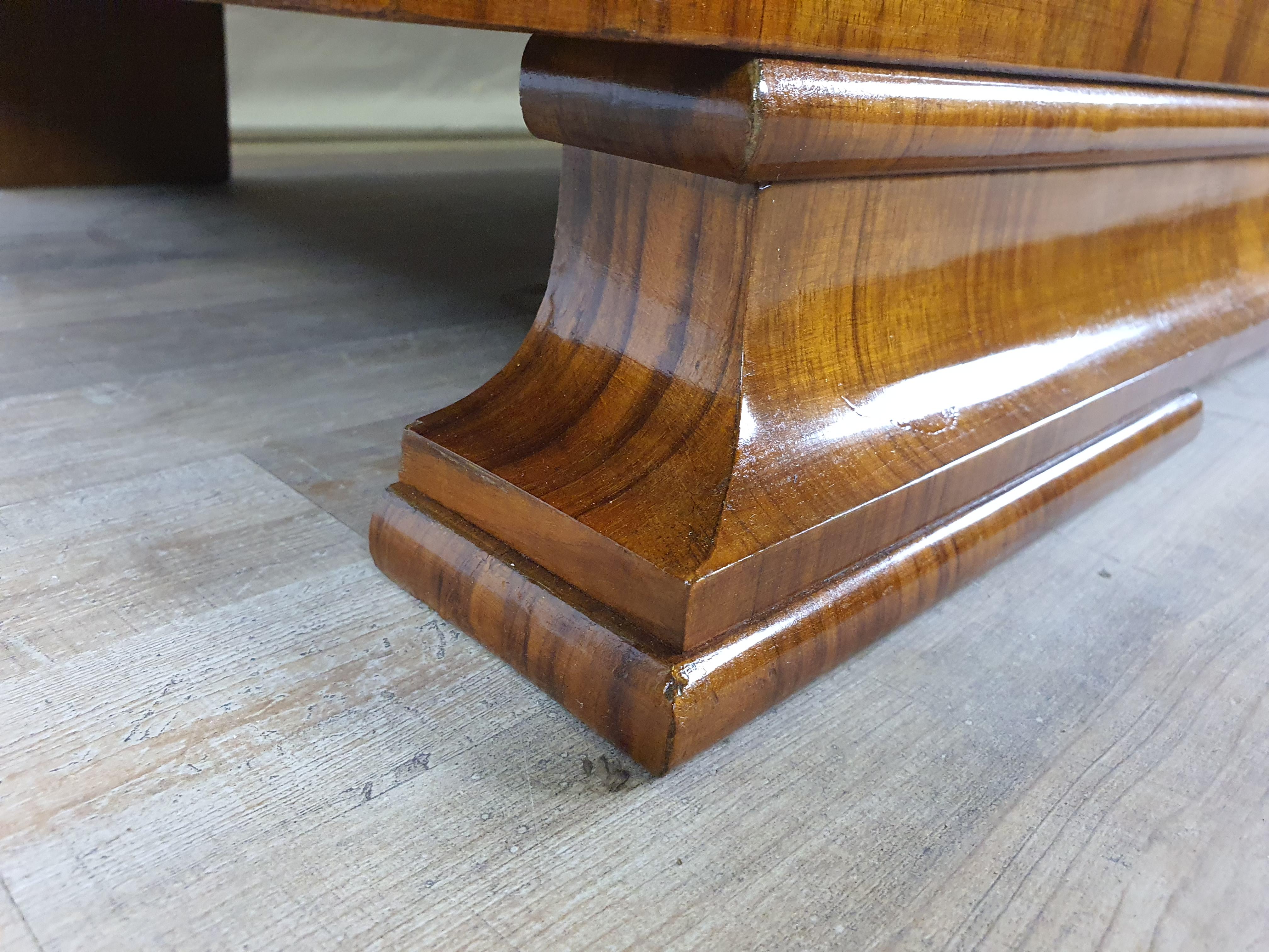 Art Decò Sideboard in Threaded Walnut 7