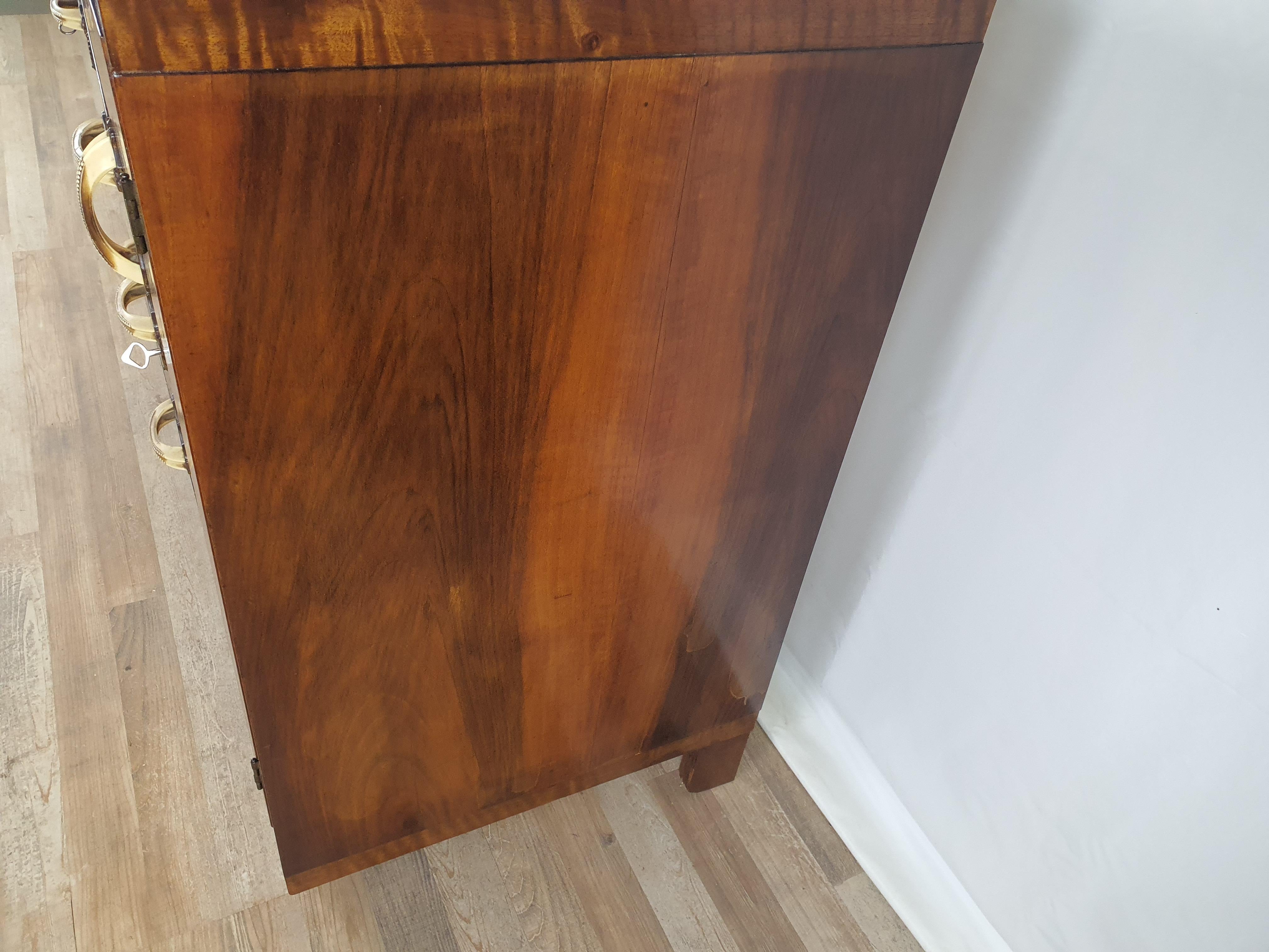 Italian Art Decò Sideboard in Walnut with Mirror Top