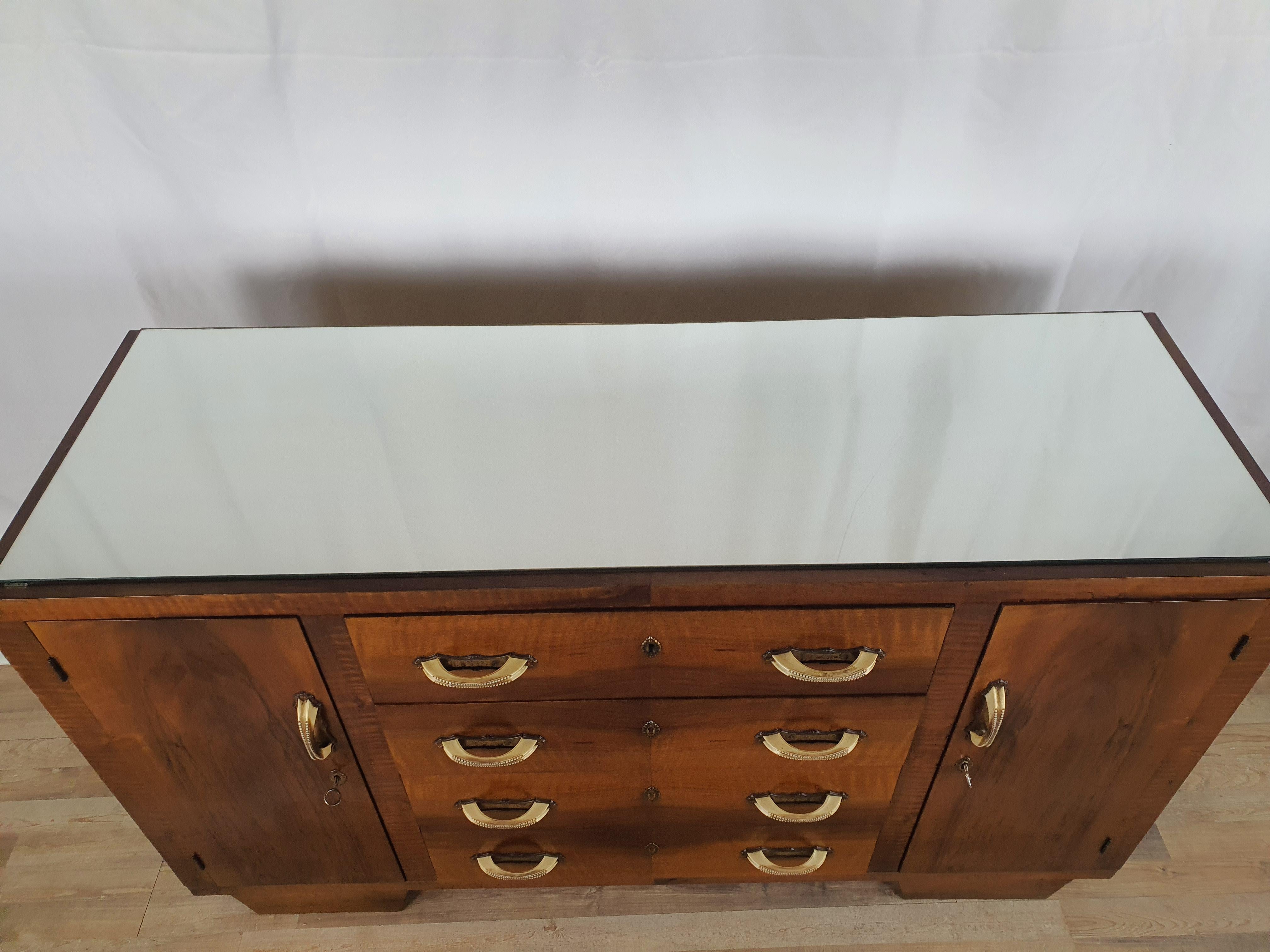 Art Decò Sideboard in Walnut with Mirror Top In Good Condition In Premariacco, IT