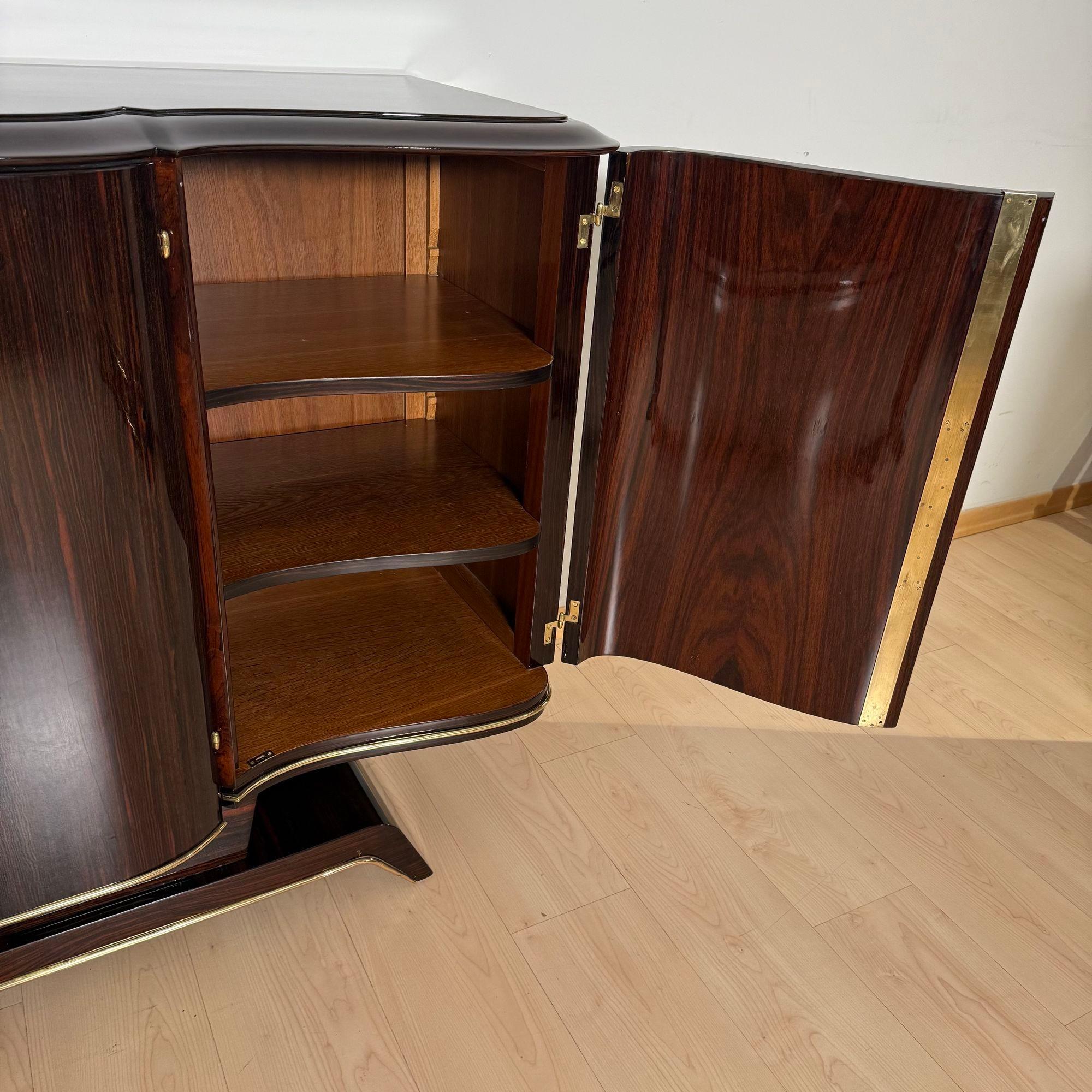 Buffet Art Deco, Ebène de Macassar et laiton, Paris circa 1930 en vente 3