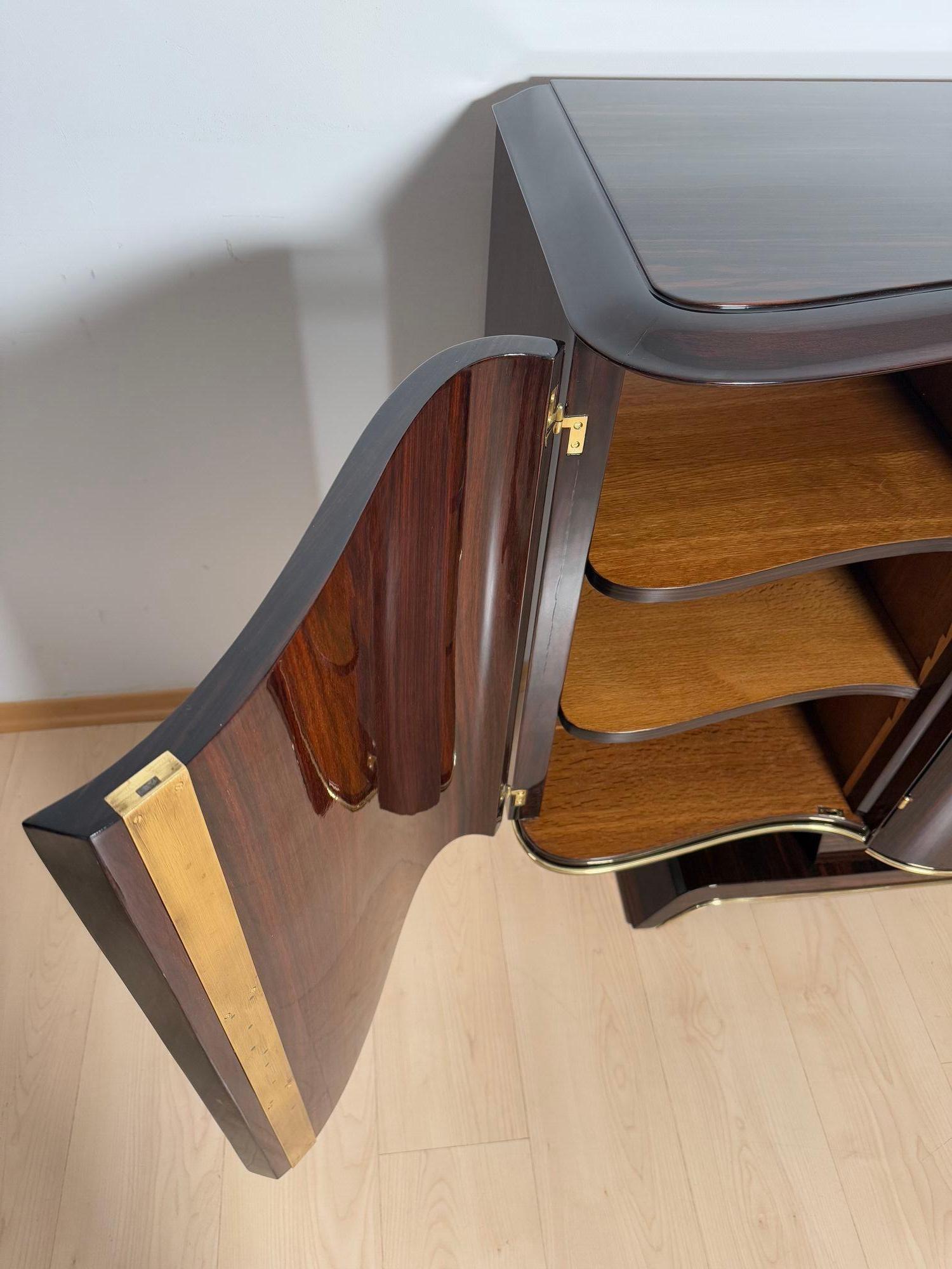 Buffet Art Deco, Ebène de Macassar et laiton, Paris circa 1930 en vente 8