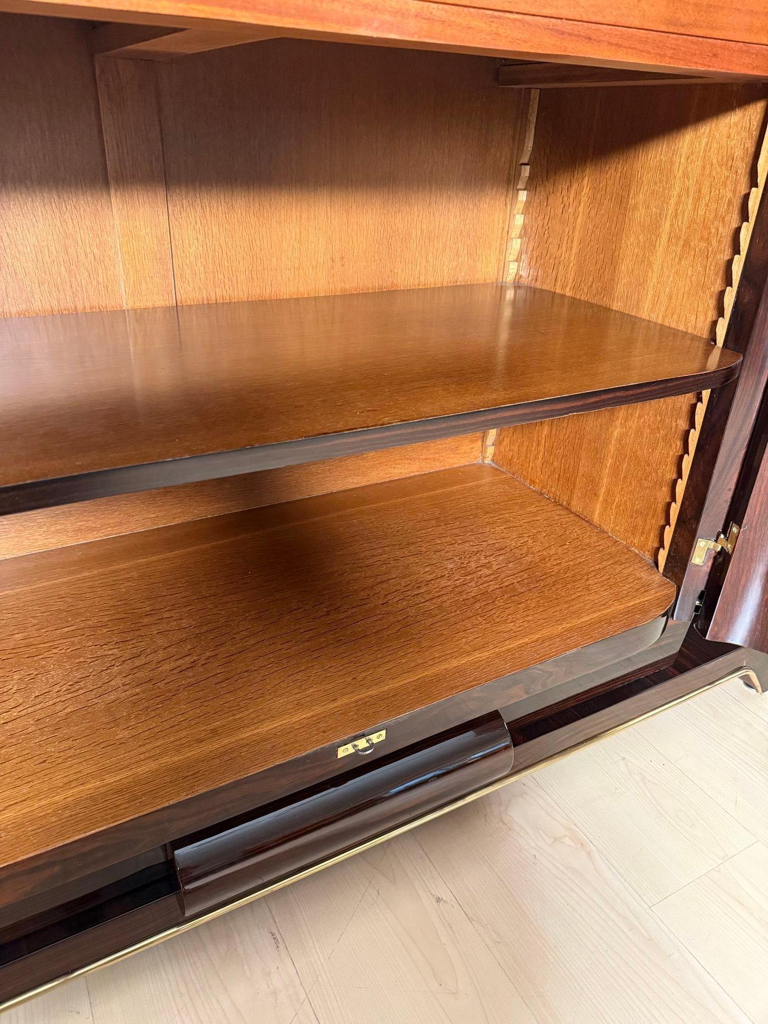 Buffet Art Deco, Ebène de Macassar et laiton, Paris circa 1930 en vente 10