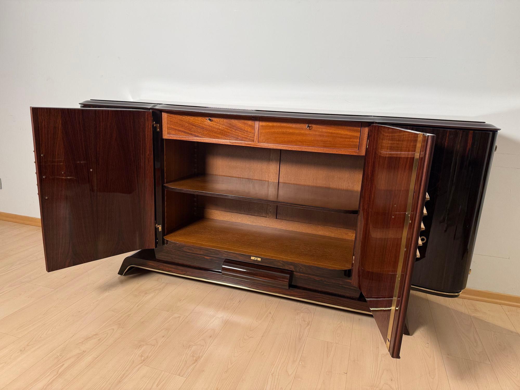 Poli Buffet Art Deco, Ebène de Macassar et laiton, Paris circa 1930 en vente