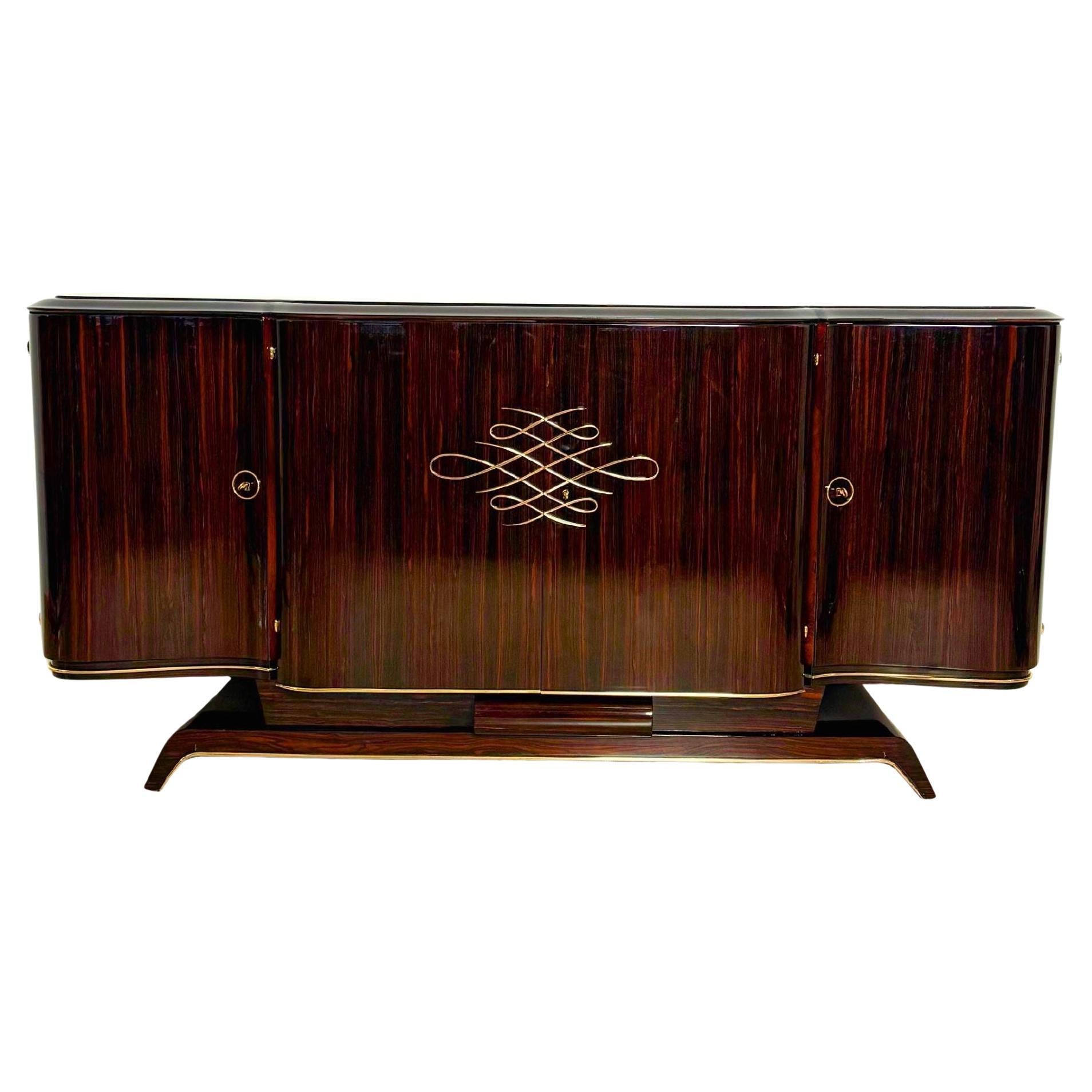 Buffet Art Deco, Ebène de Macassar et laiton, Paris circa 1930 en vente