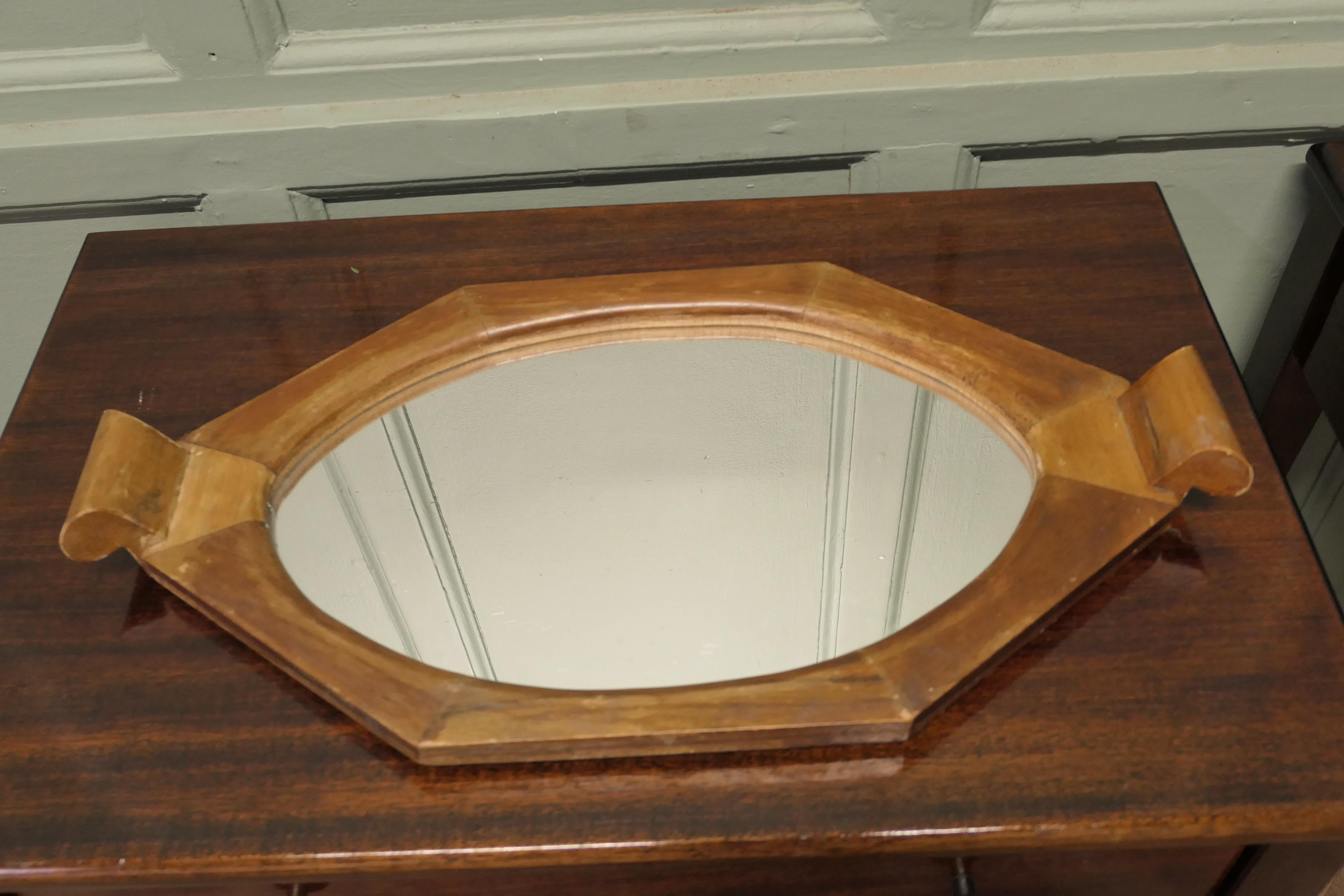 Début du 20ème siècle Art Deco Sideboard Mirror Tray  Une belle pièce de style en vente