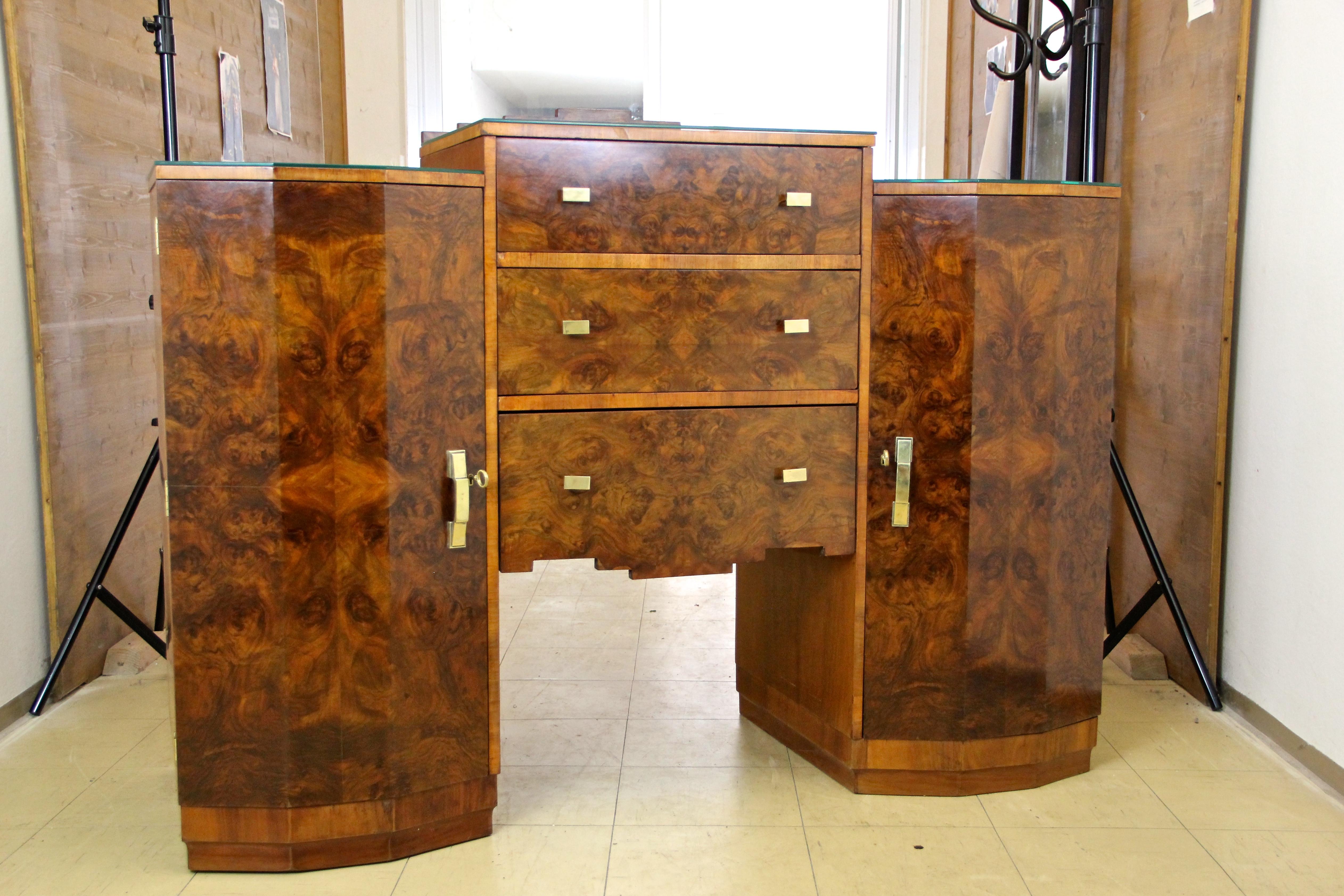 Art Deco Sideboard or Buffet Burr Walnut Bookmatched, Austria, circa 1925 For Sale 7