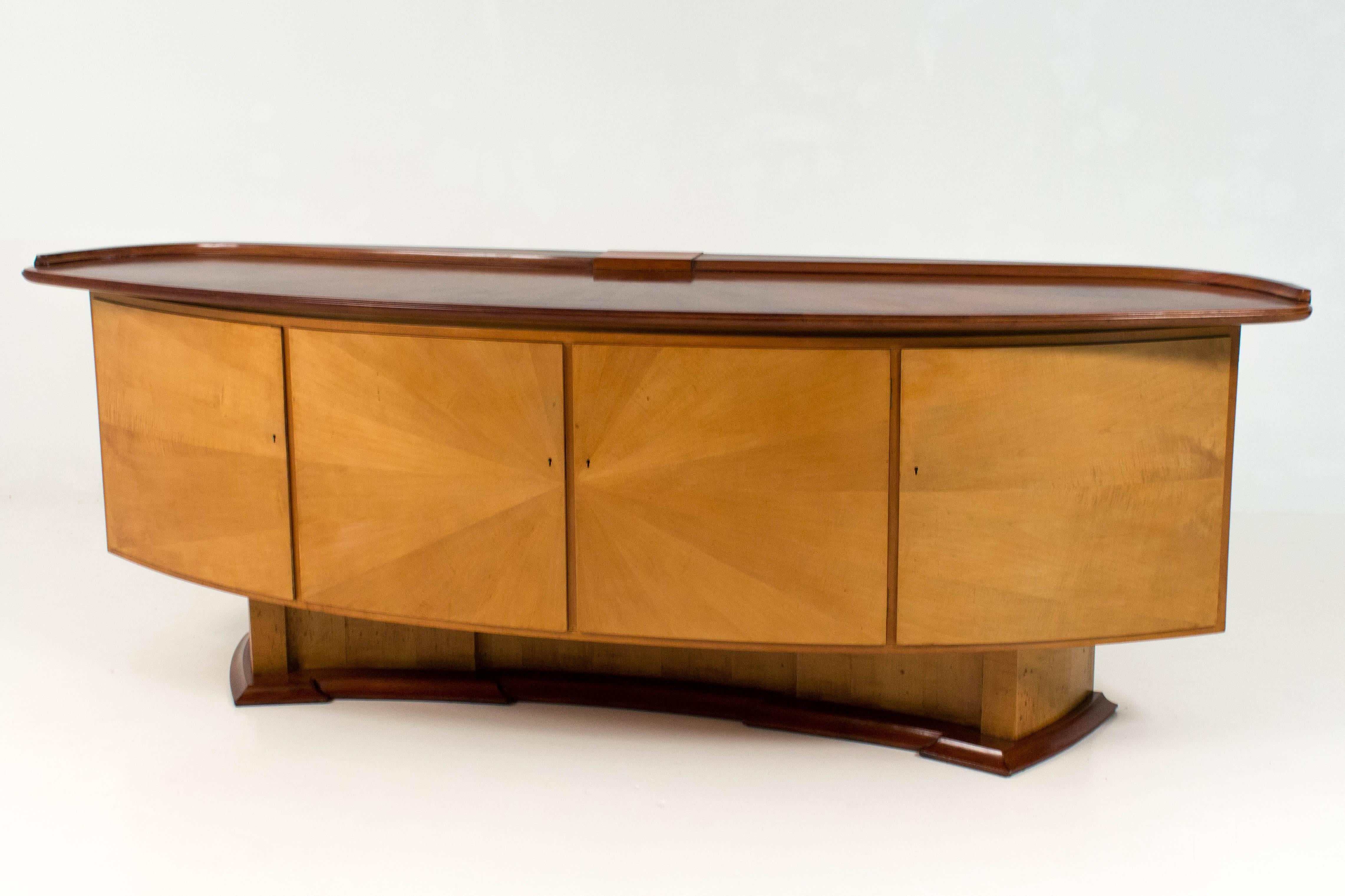 Rare and important Art Deco sideboard or credenza by Gebroeders Reens, 1930s.
Sycamore maple with satinwood veneered top.
Fabulous design with integrated bar.
In very good condition with minor wear consistent with age and use,
preserving a